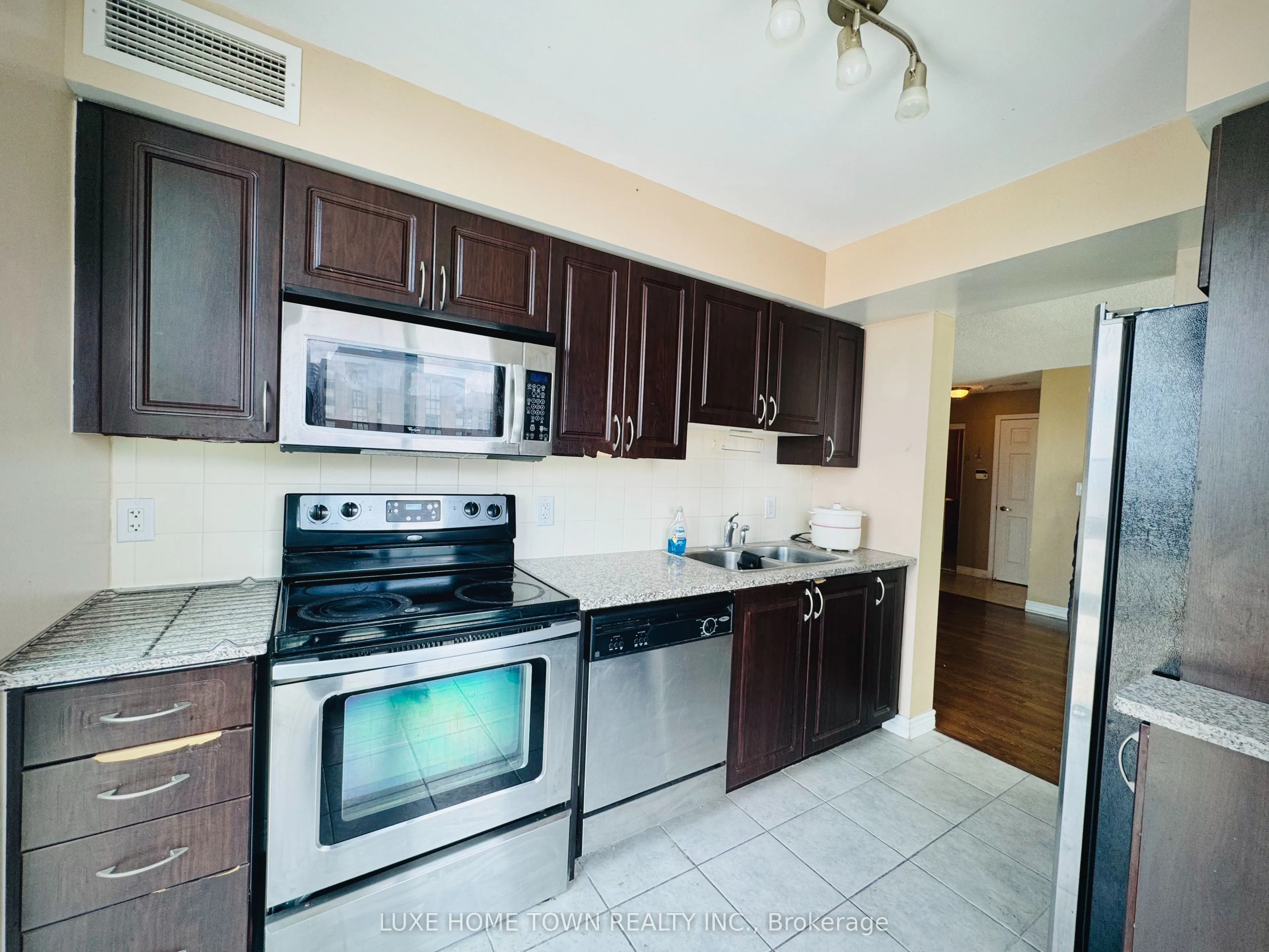 208 Enfield Place, #2108