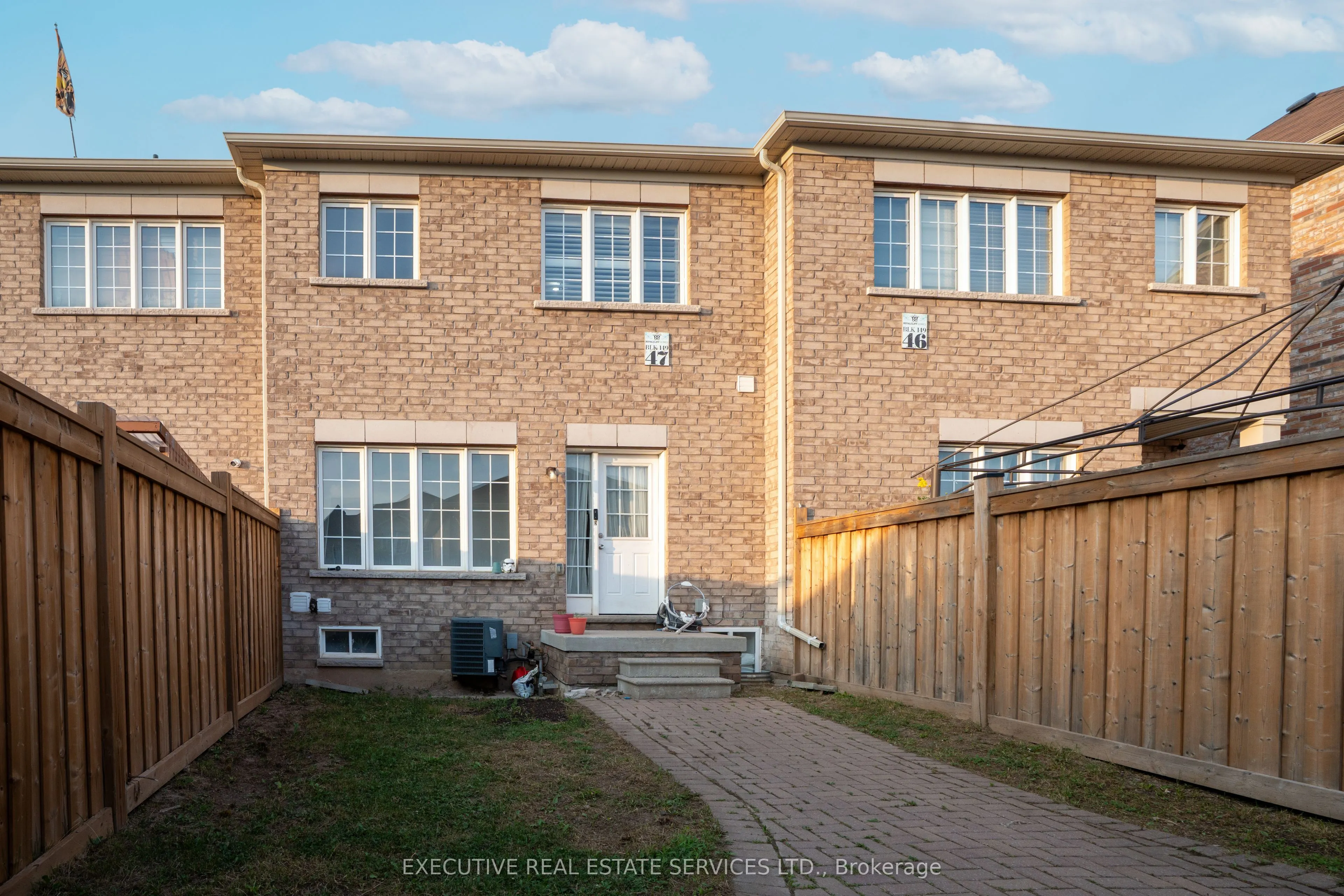 64 Hatton Court