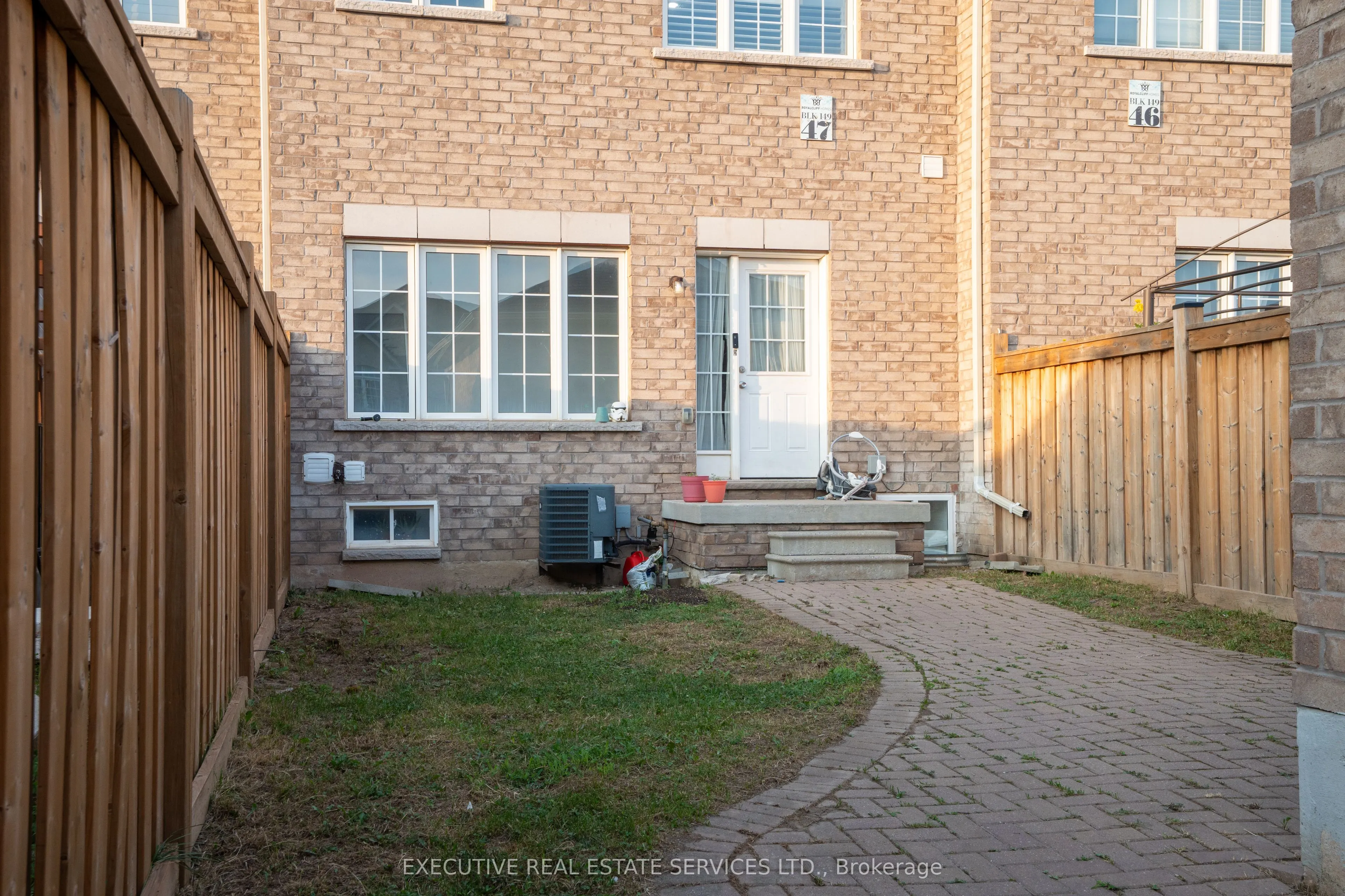 64 Hatton Court