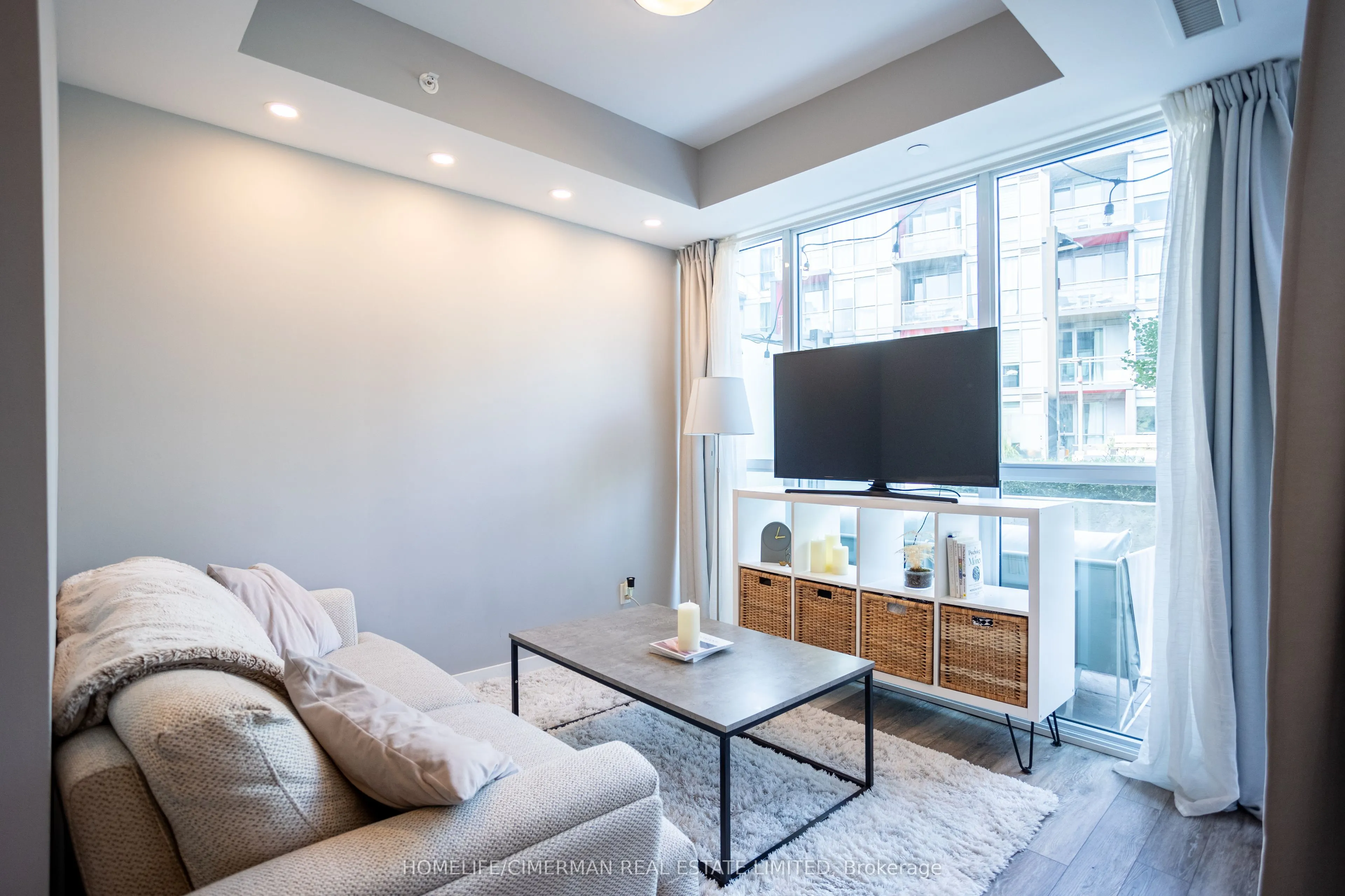 5260 Dundas Street, #C323