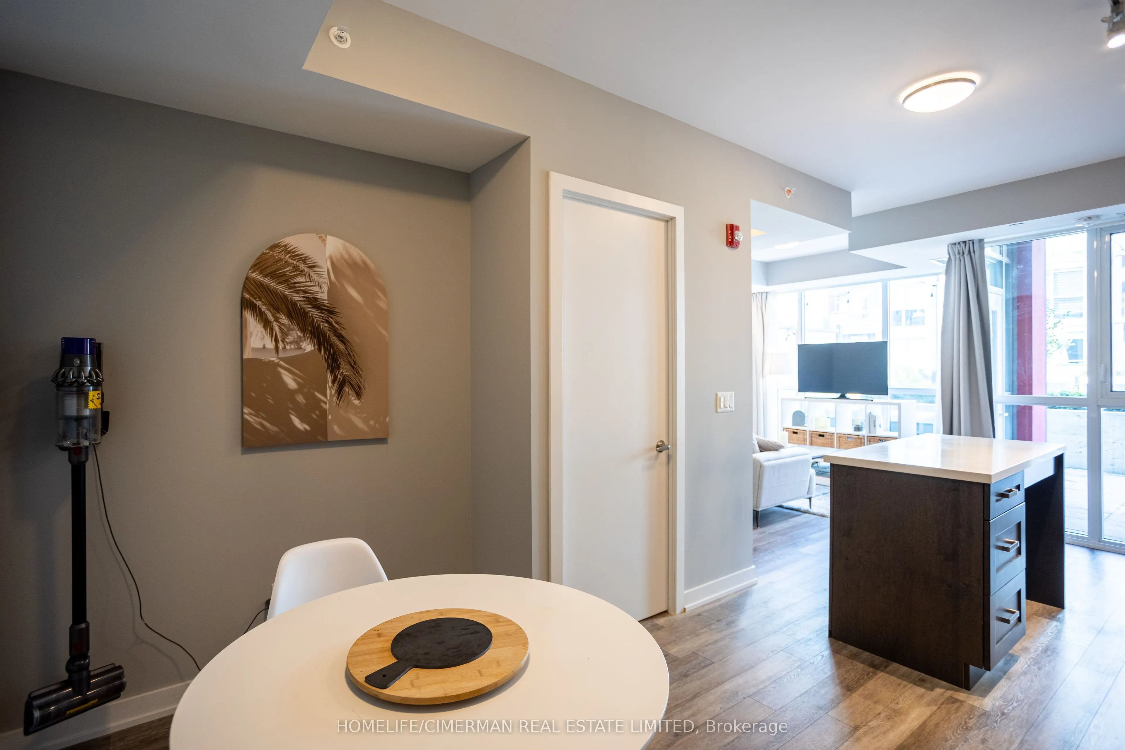 5260 Dundas Street, #C323