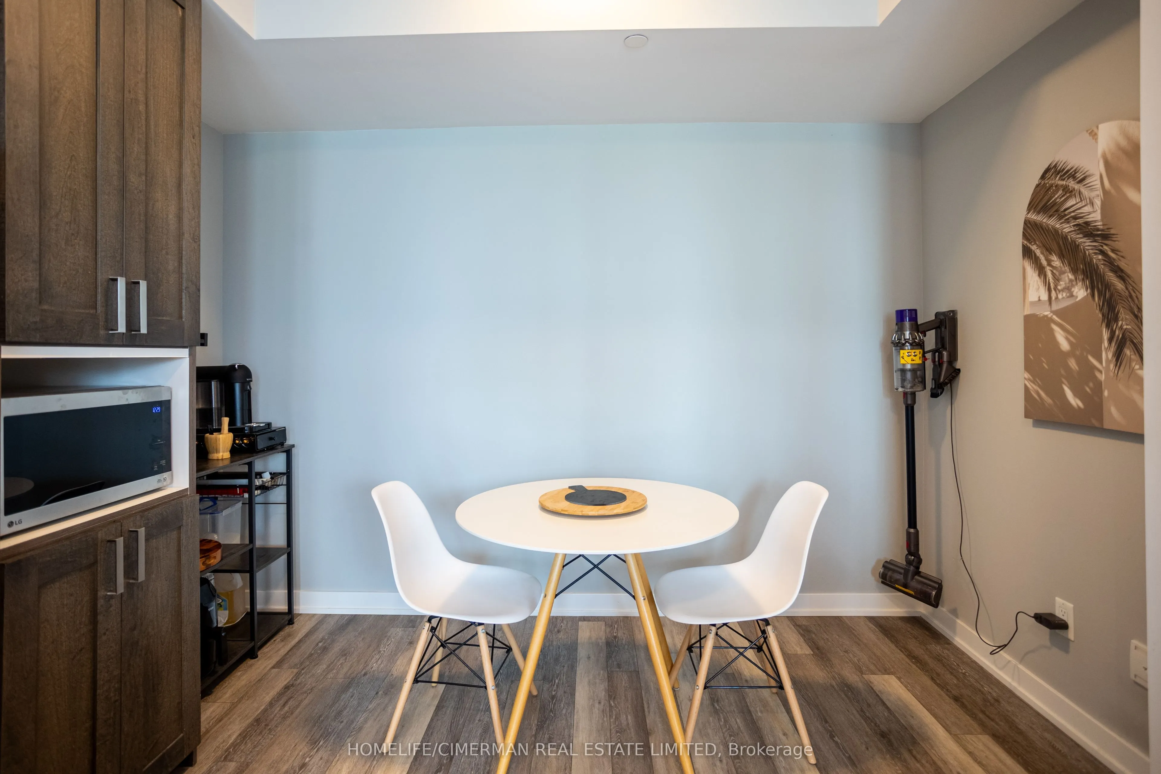 5260 Dundas Street, #C323