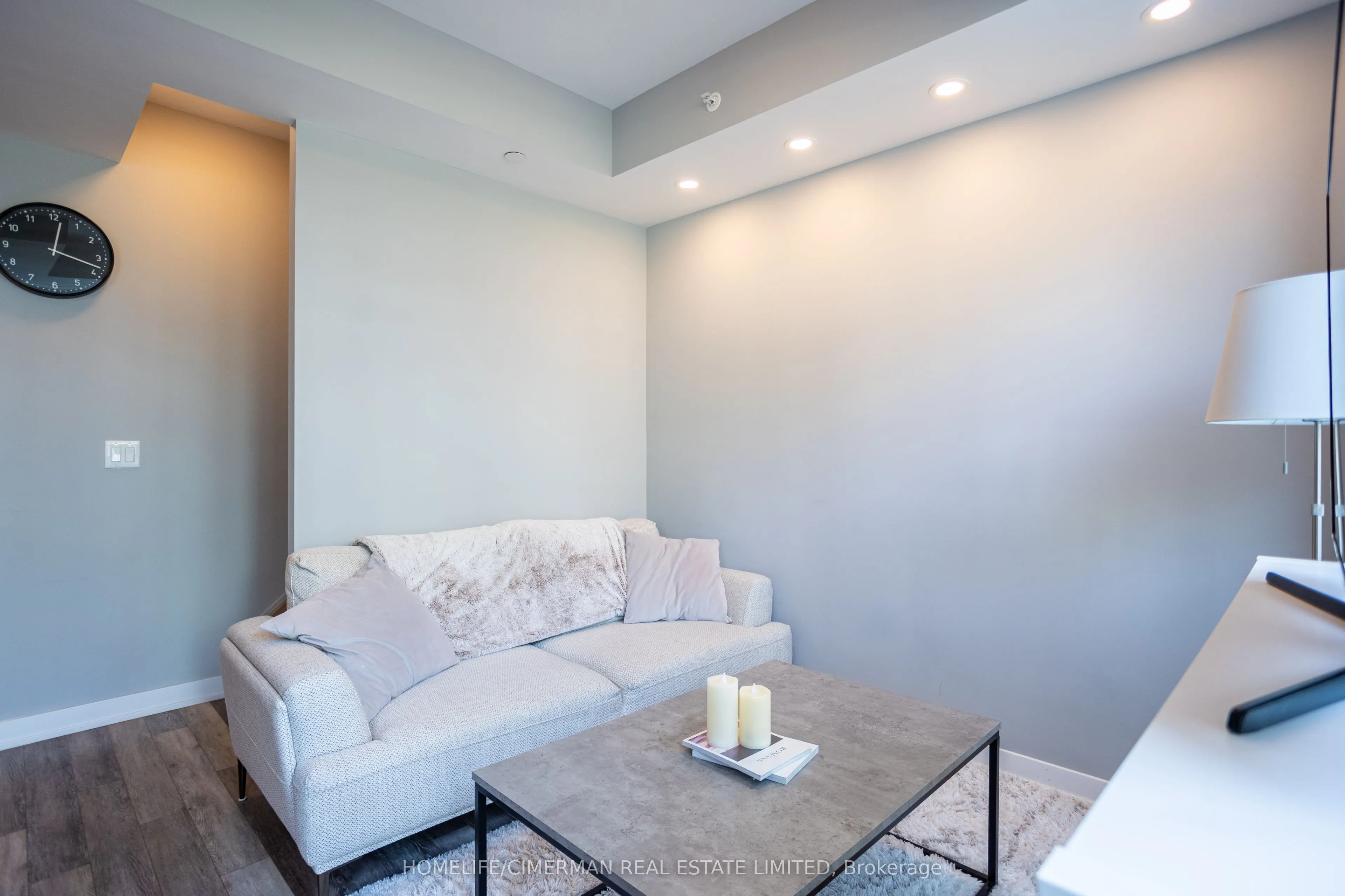 5260 Dundas Street, #C323