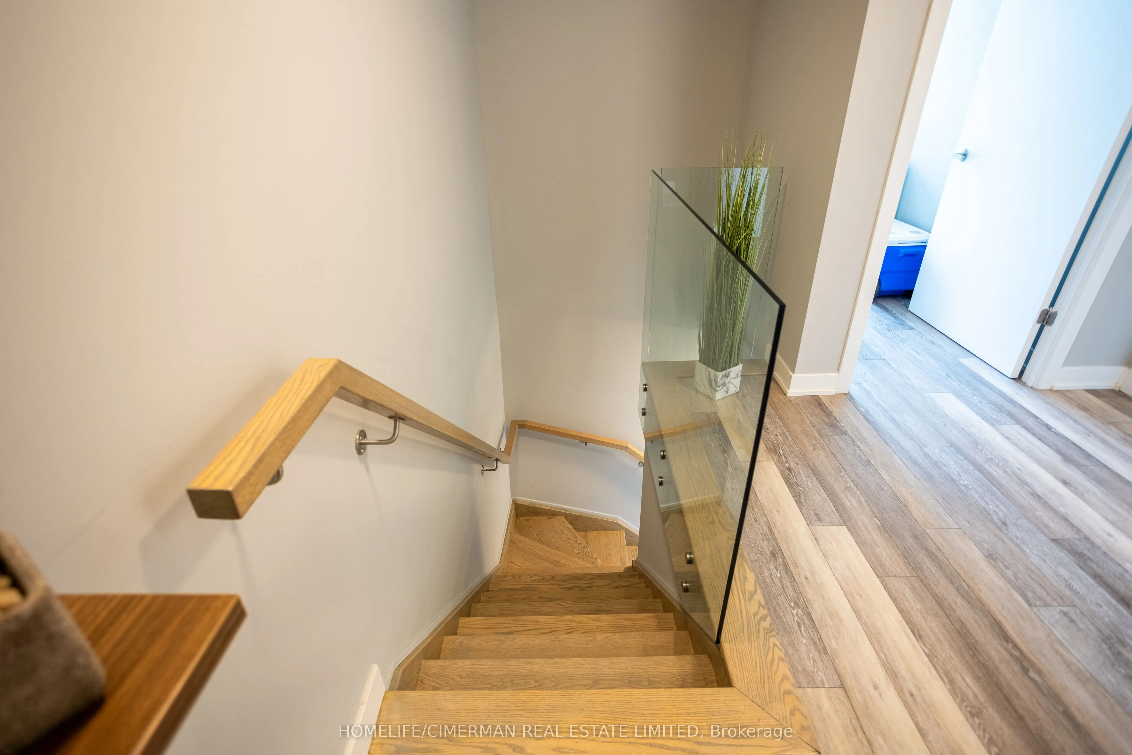 5260 Dundas Street, #C323