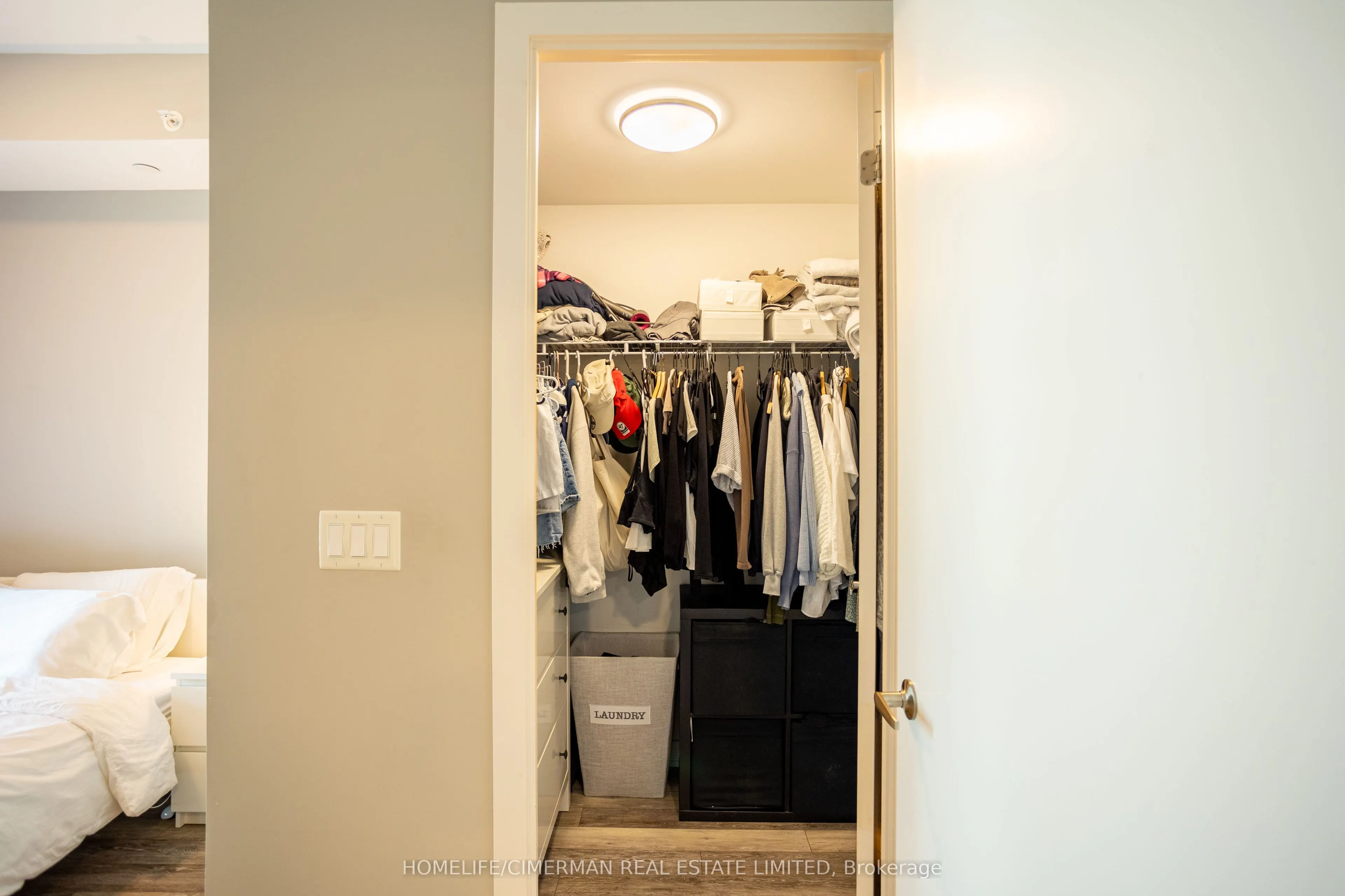 5260 Dundas Street, #C323