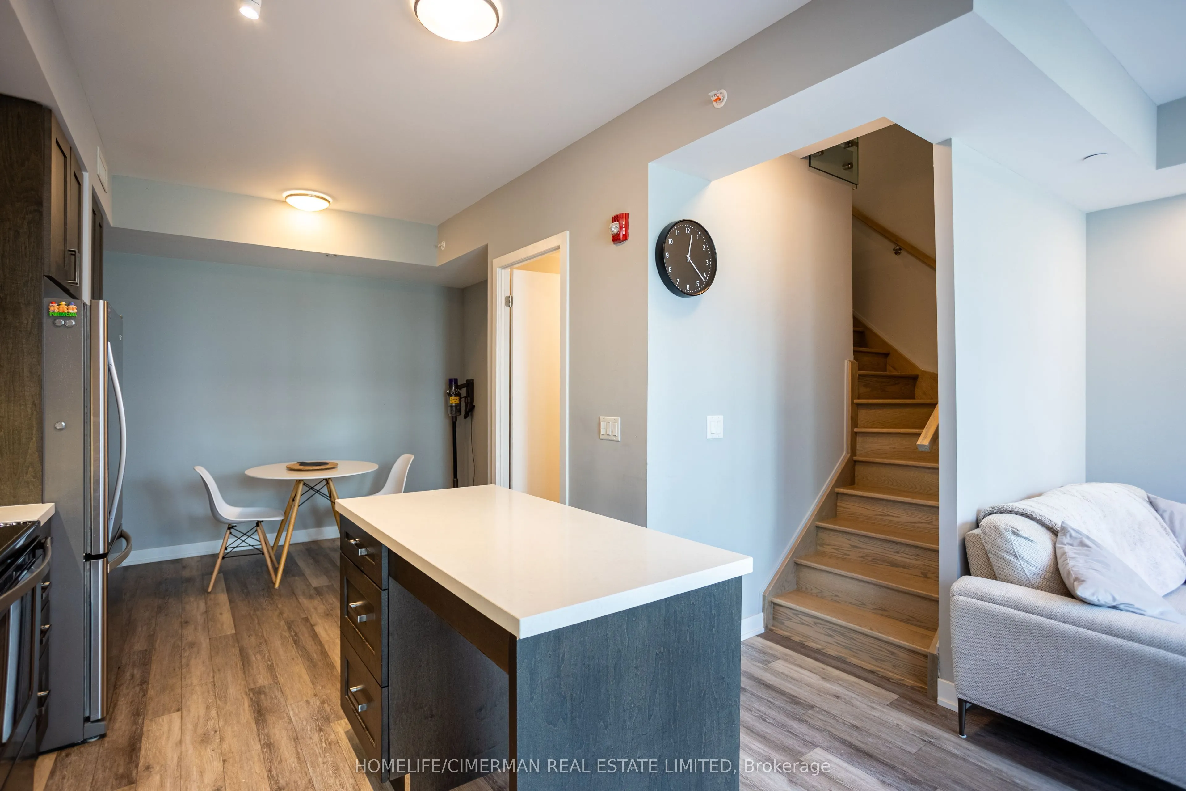 5260 Dundas Street, #C323