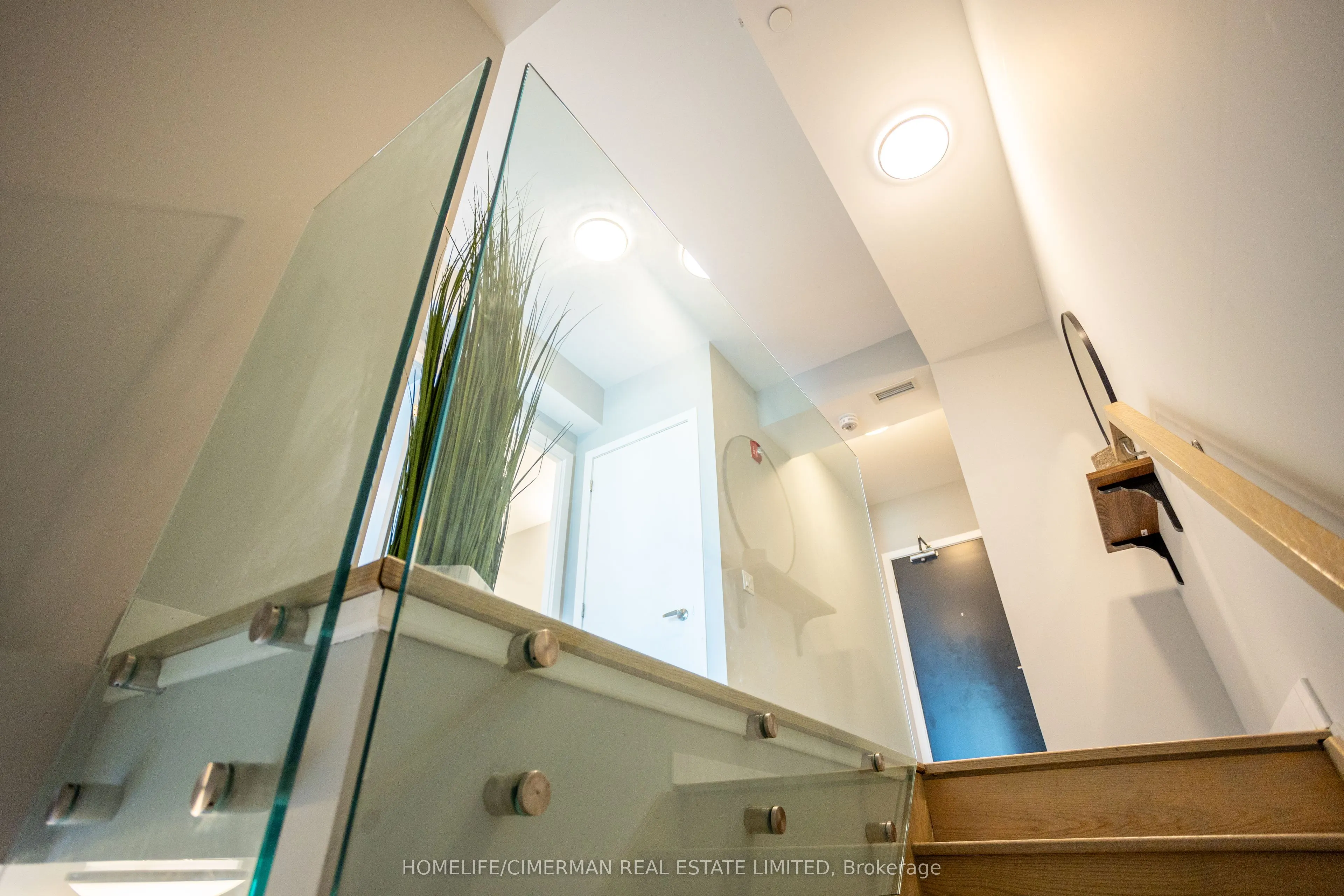 5260 Dundas Street, #C323
