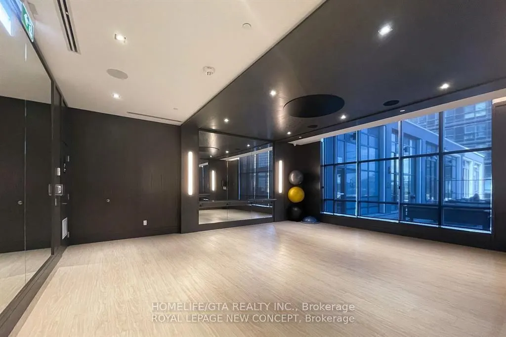 5 Mabelle Avenue, #329