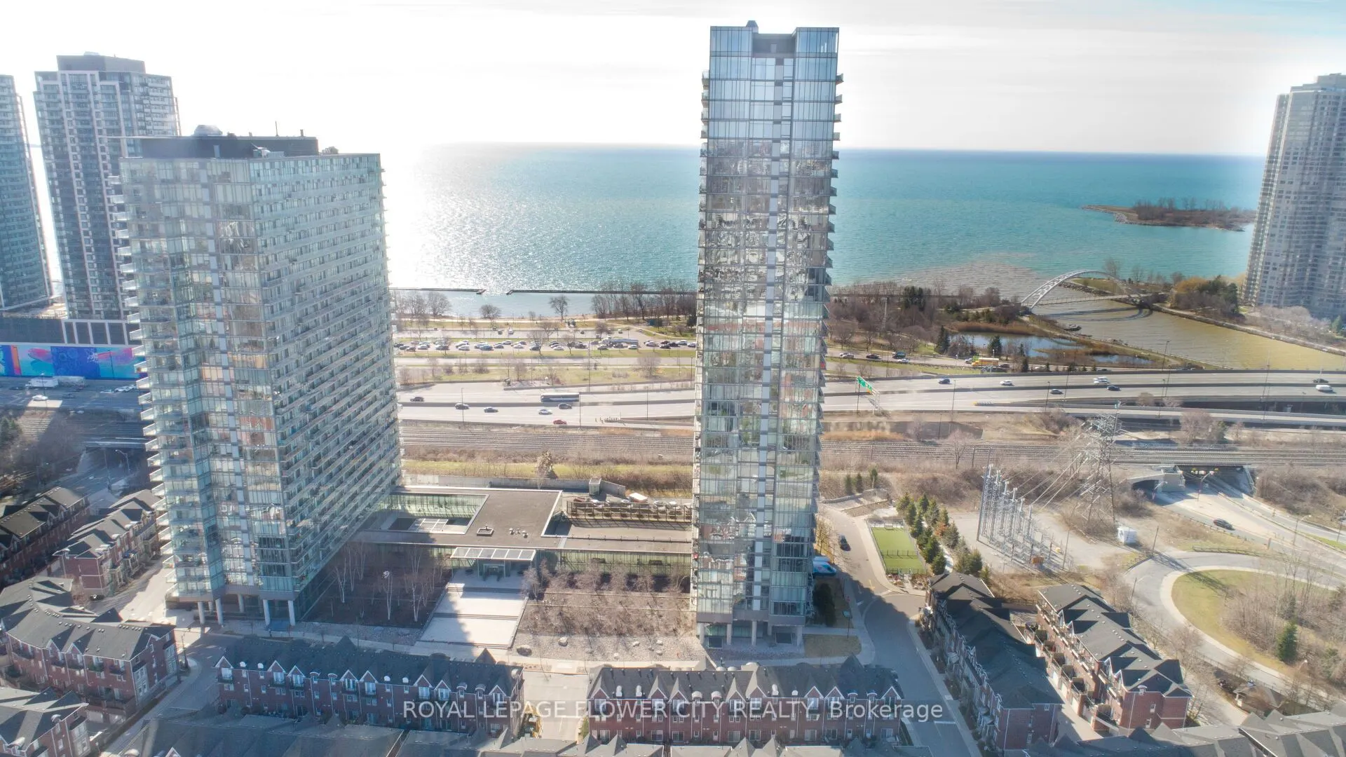 105 The Queensway Avenue, #415