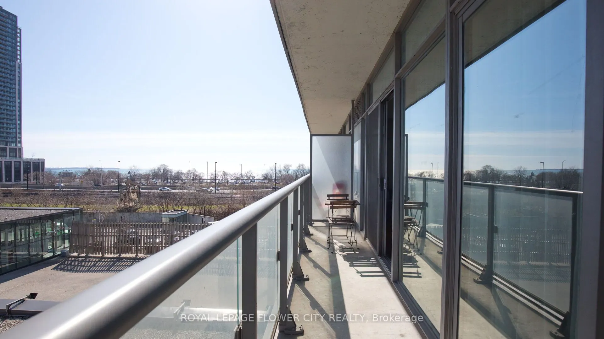 105 The Queensway Avenue, #415
