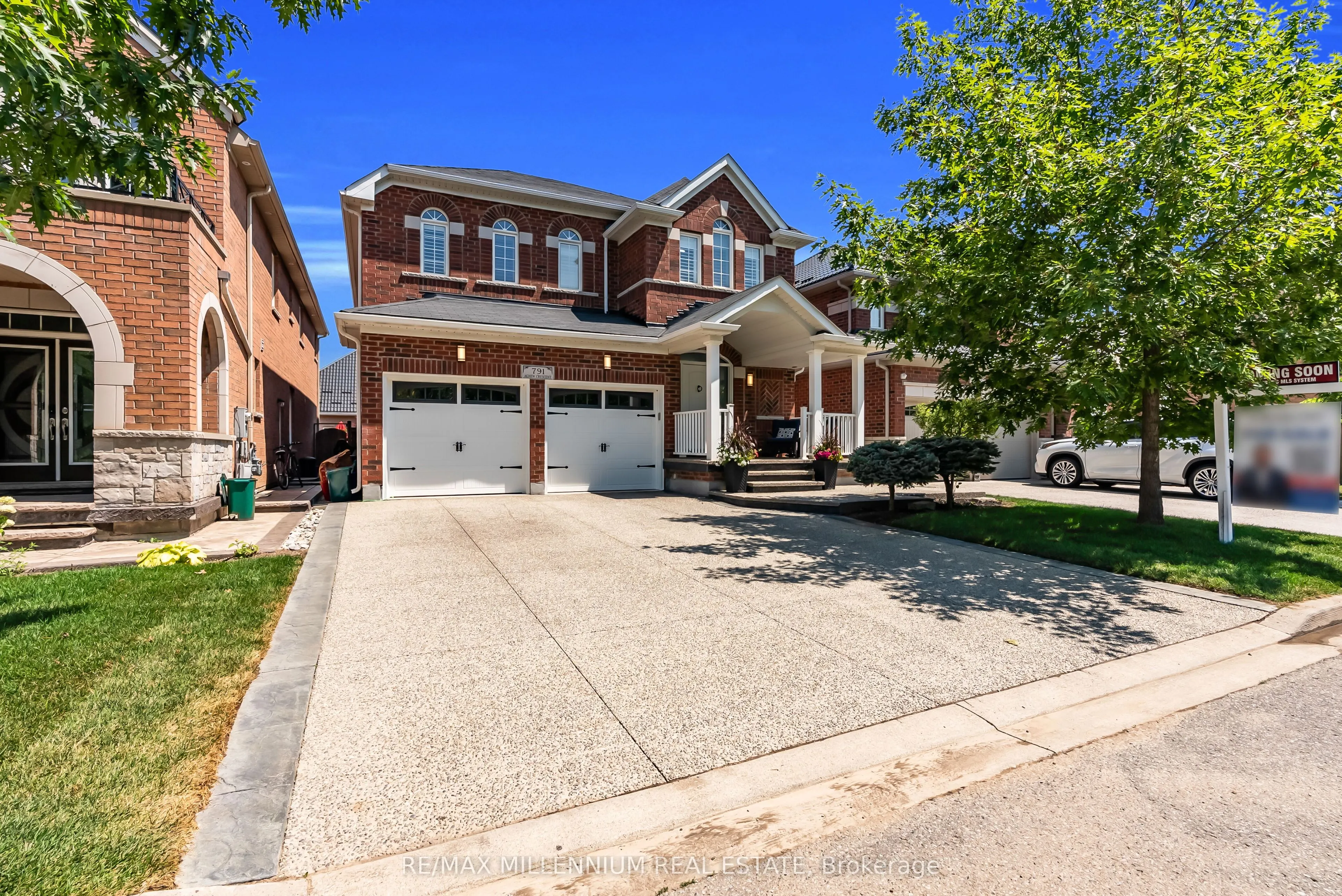 791 Agnew Crescent