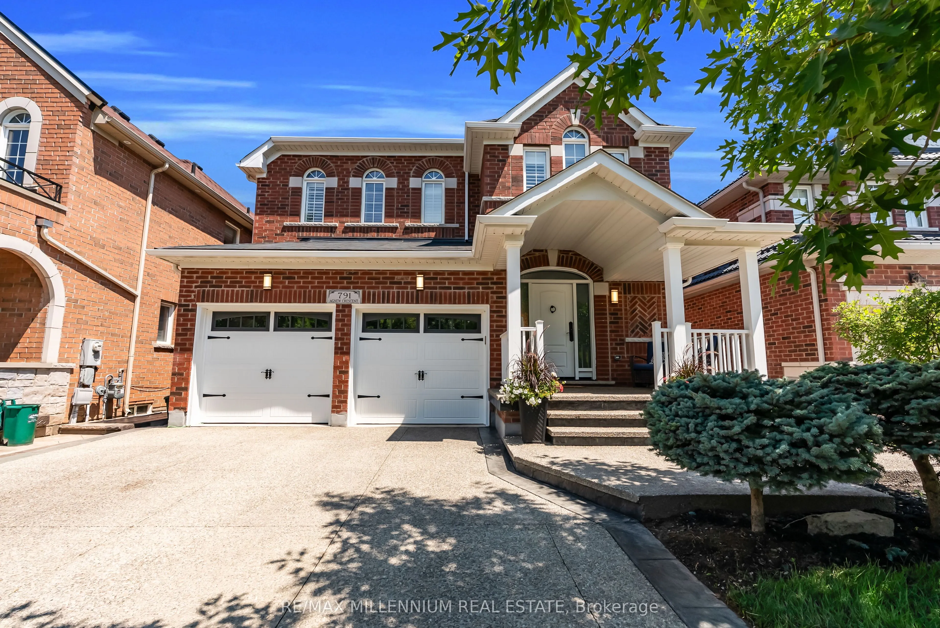 791 Agnew Crescent