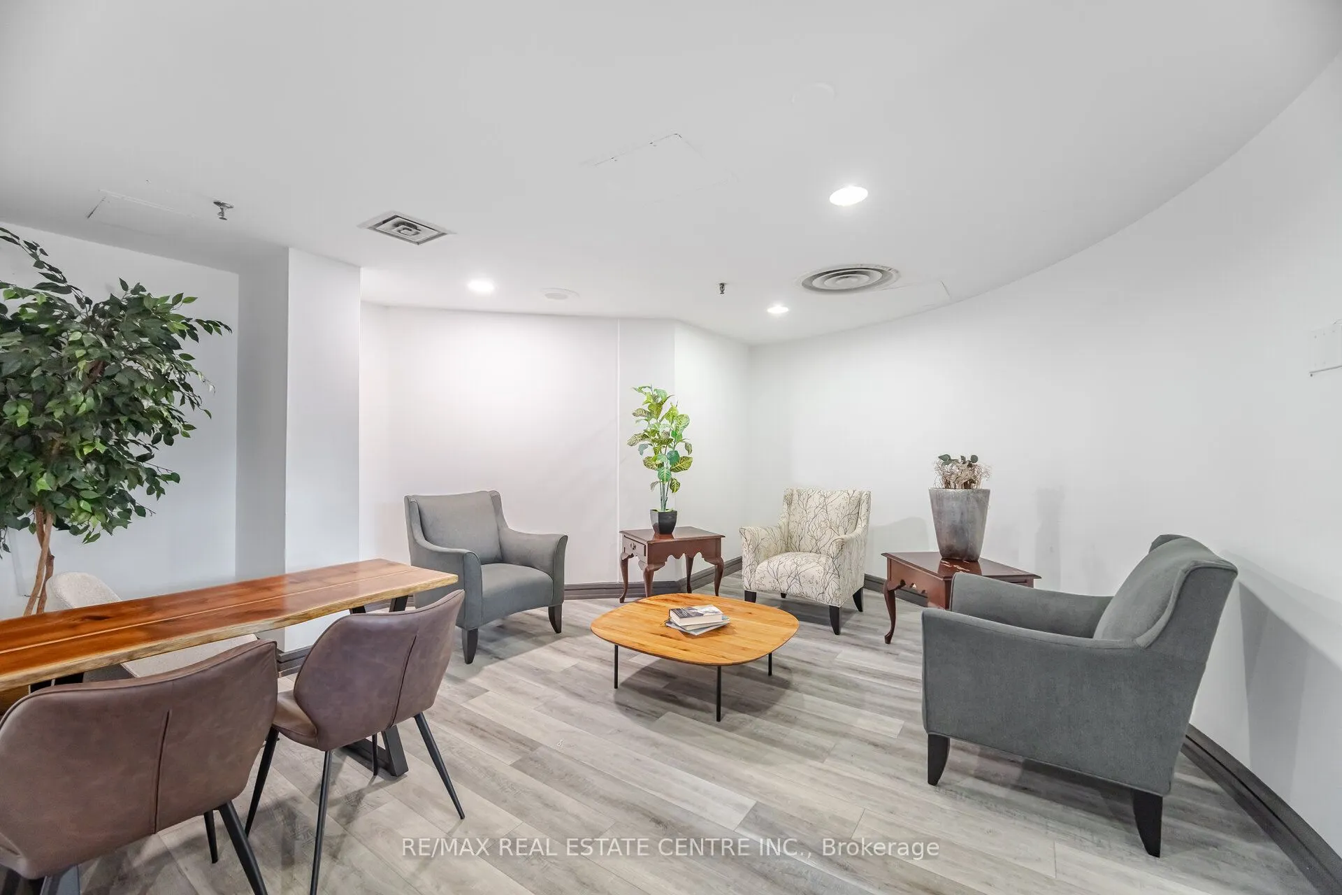 25 Trailwood Drive, #402