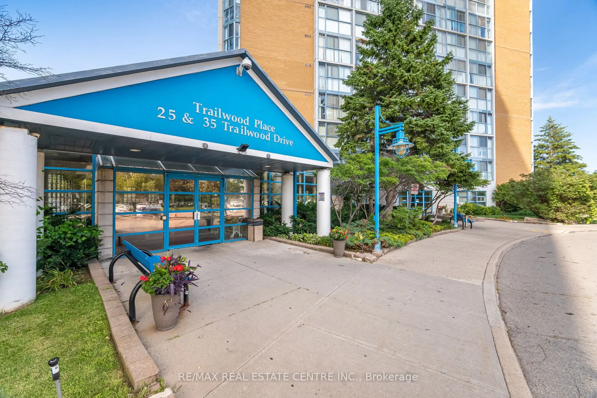 25 Trailwood Drive, #402