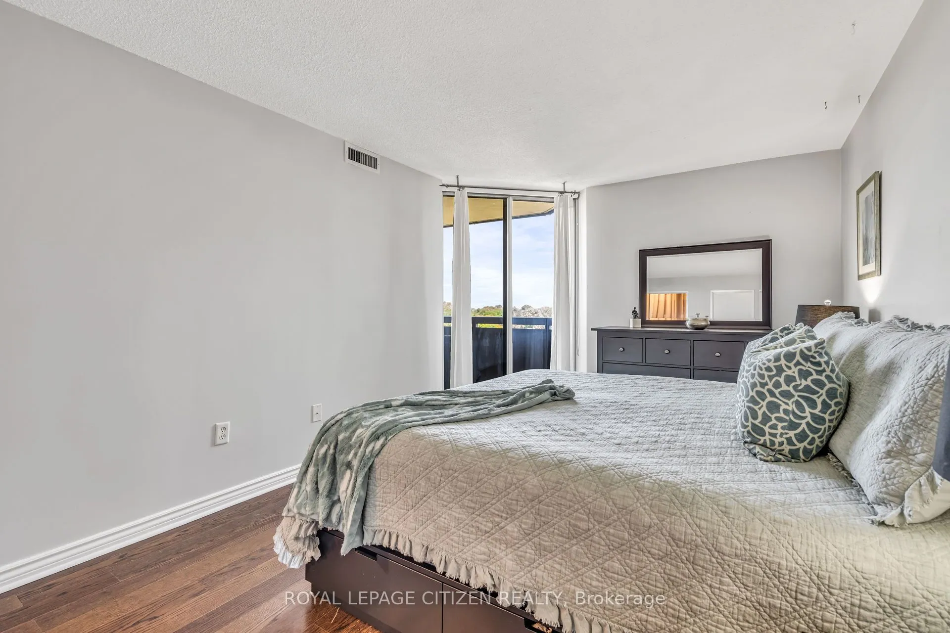 3845 Lake Shore Boulevard W, #710