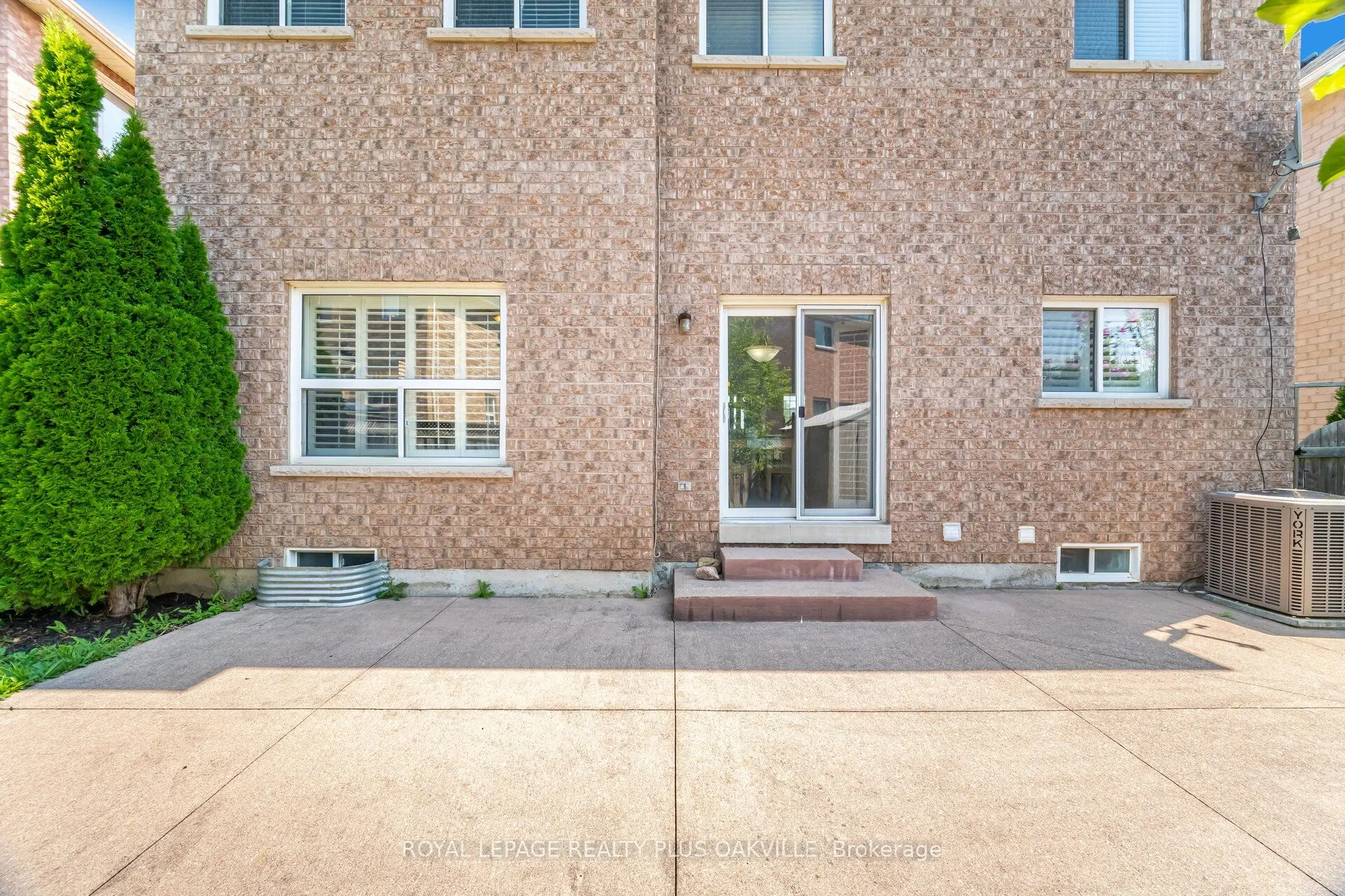 110 Earlsbridge Boulevard