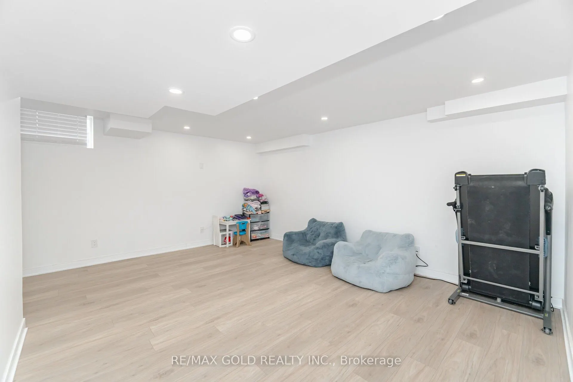 6 Rouge Street