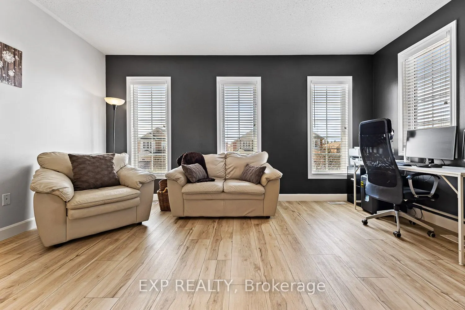46 Emily Carr Crescent
