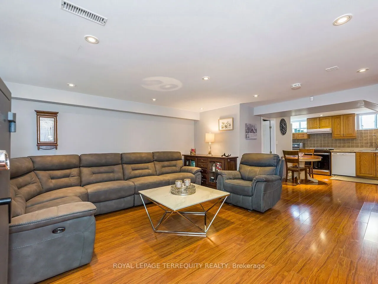 21 Pylon Place