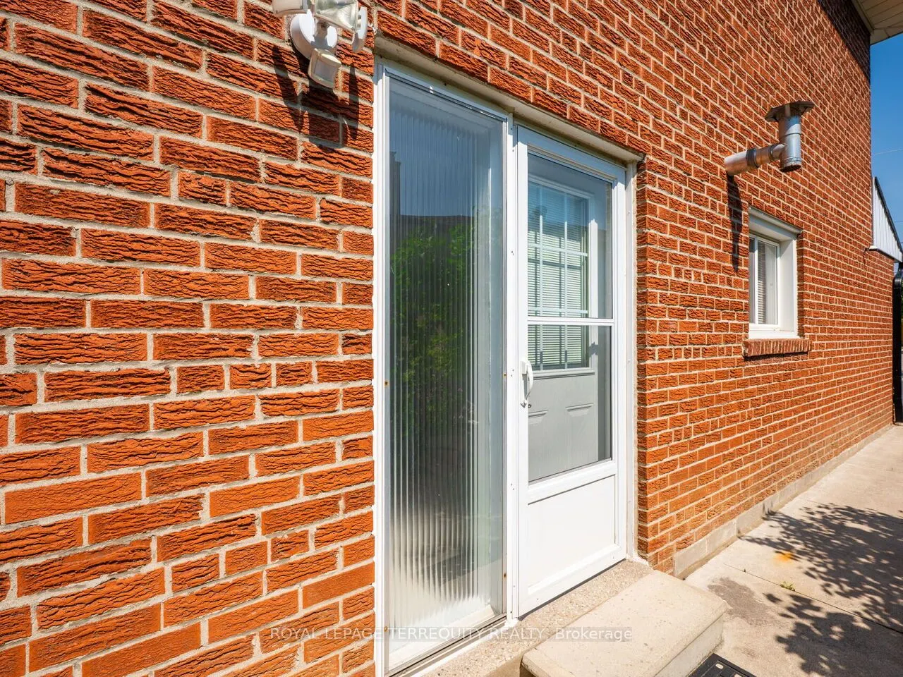 21 Pylon Place