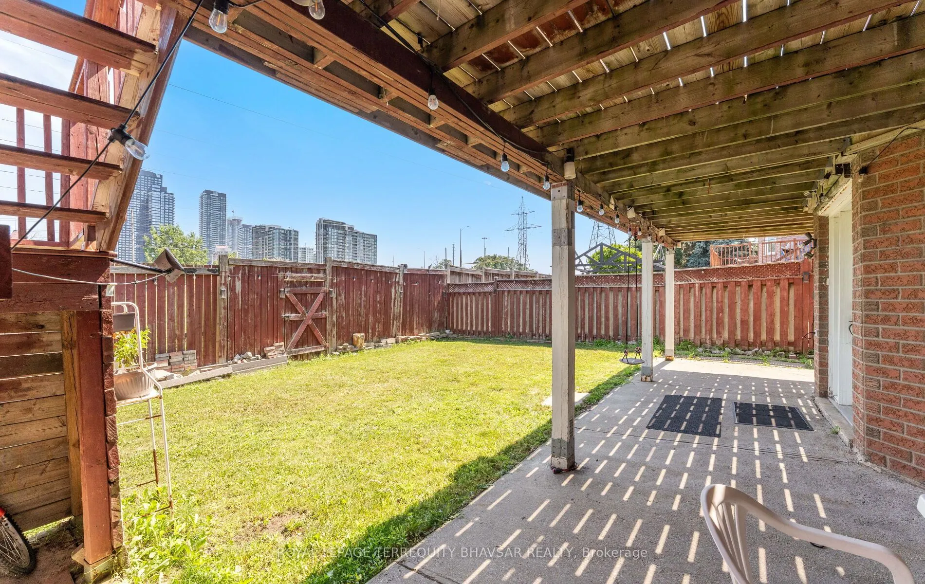 382 Harrowsmith Drive