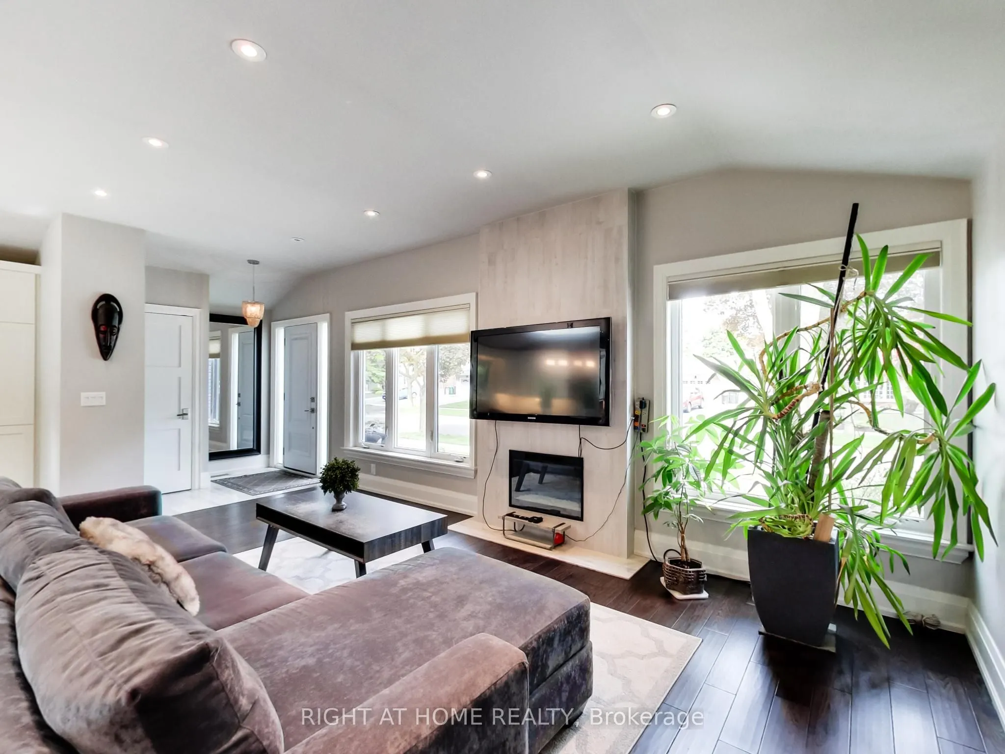 1816 Pattinson Crescent