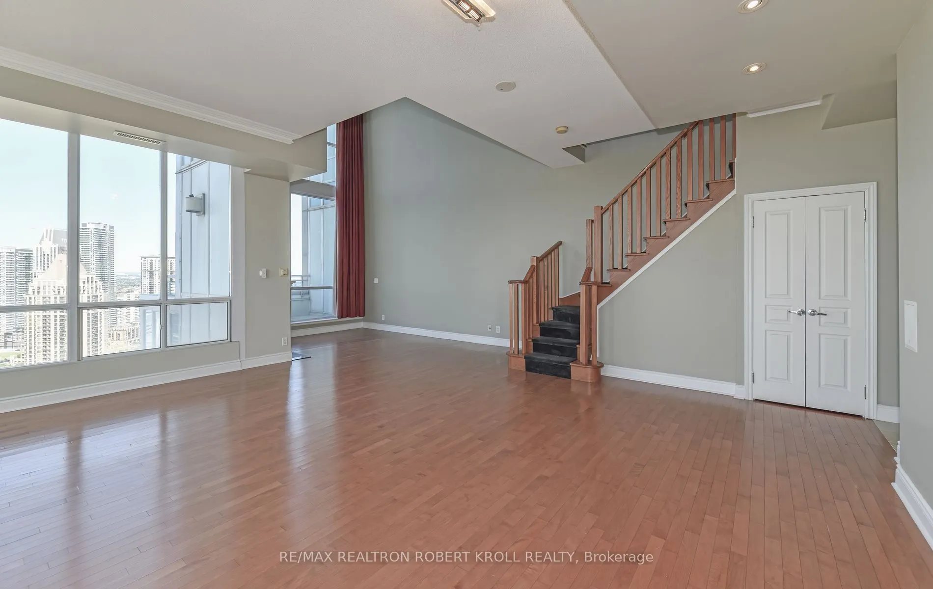 3939 Duke Of York Boulevard, #PH 7
