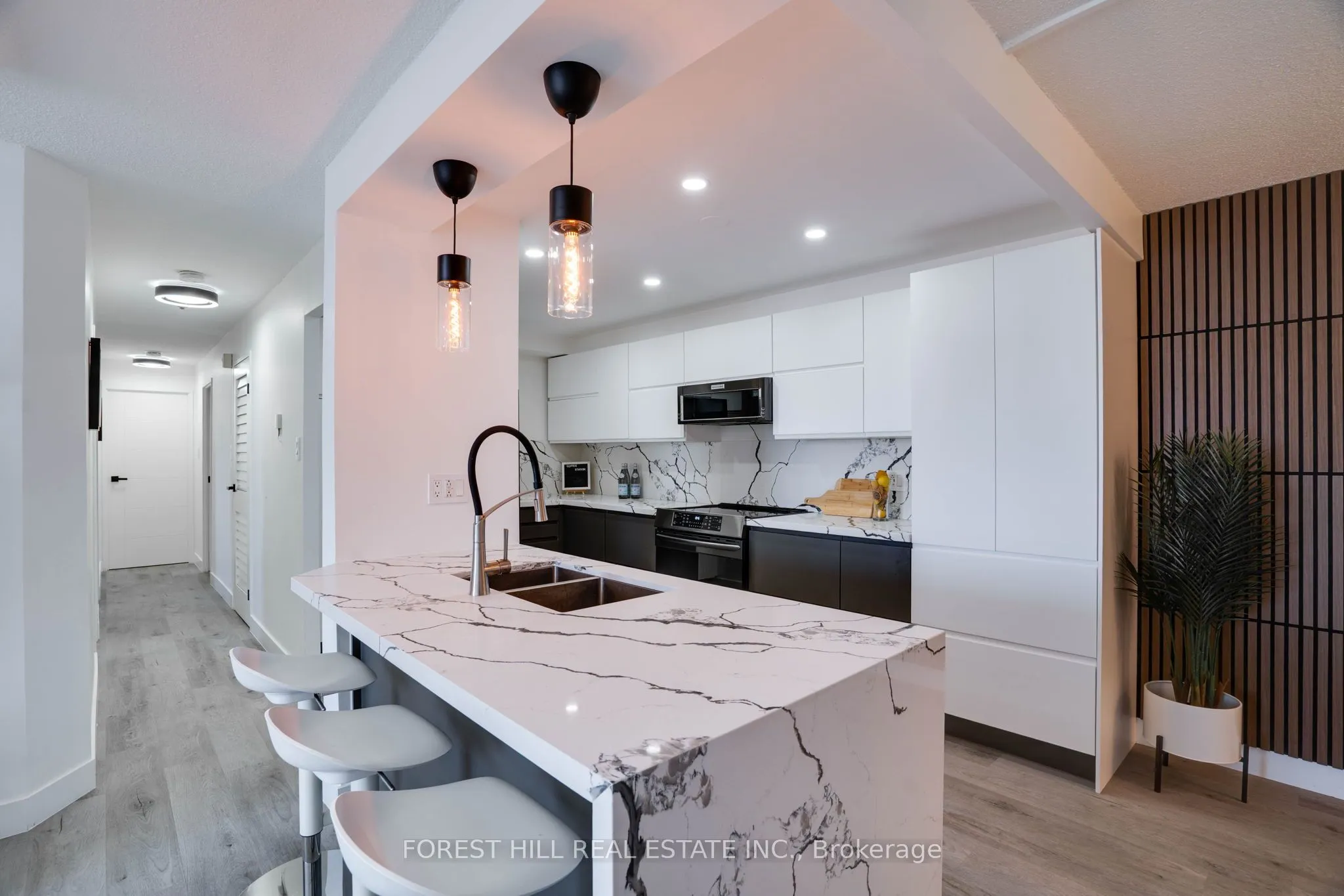 236 Albion Road, #1811