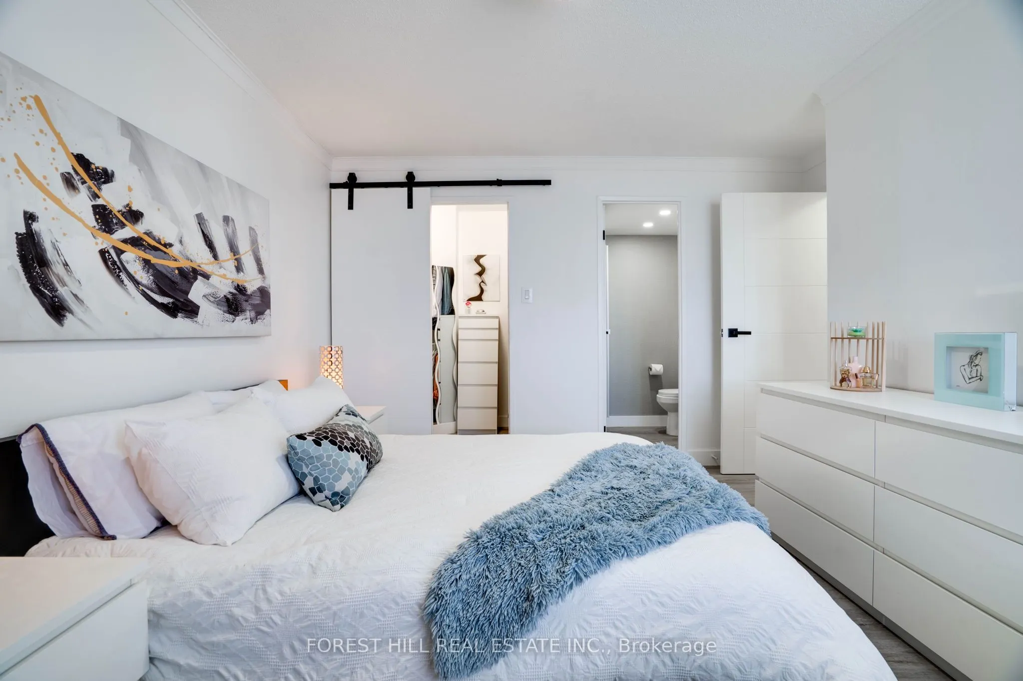 236 Albion Road, #1811