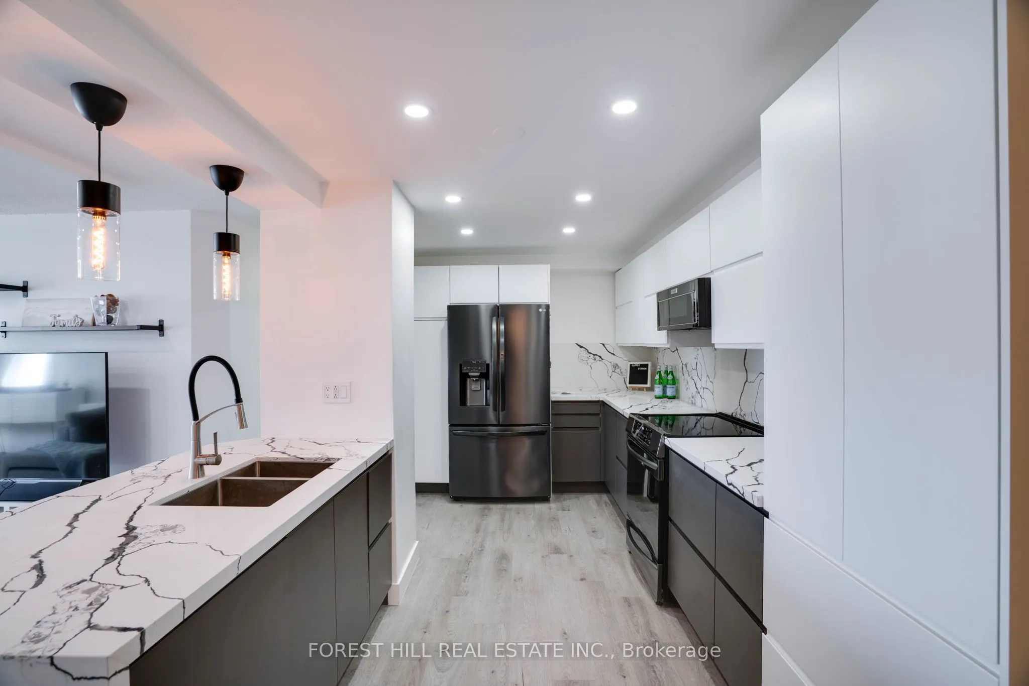 236 Albion Road, #1811