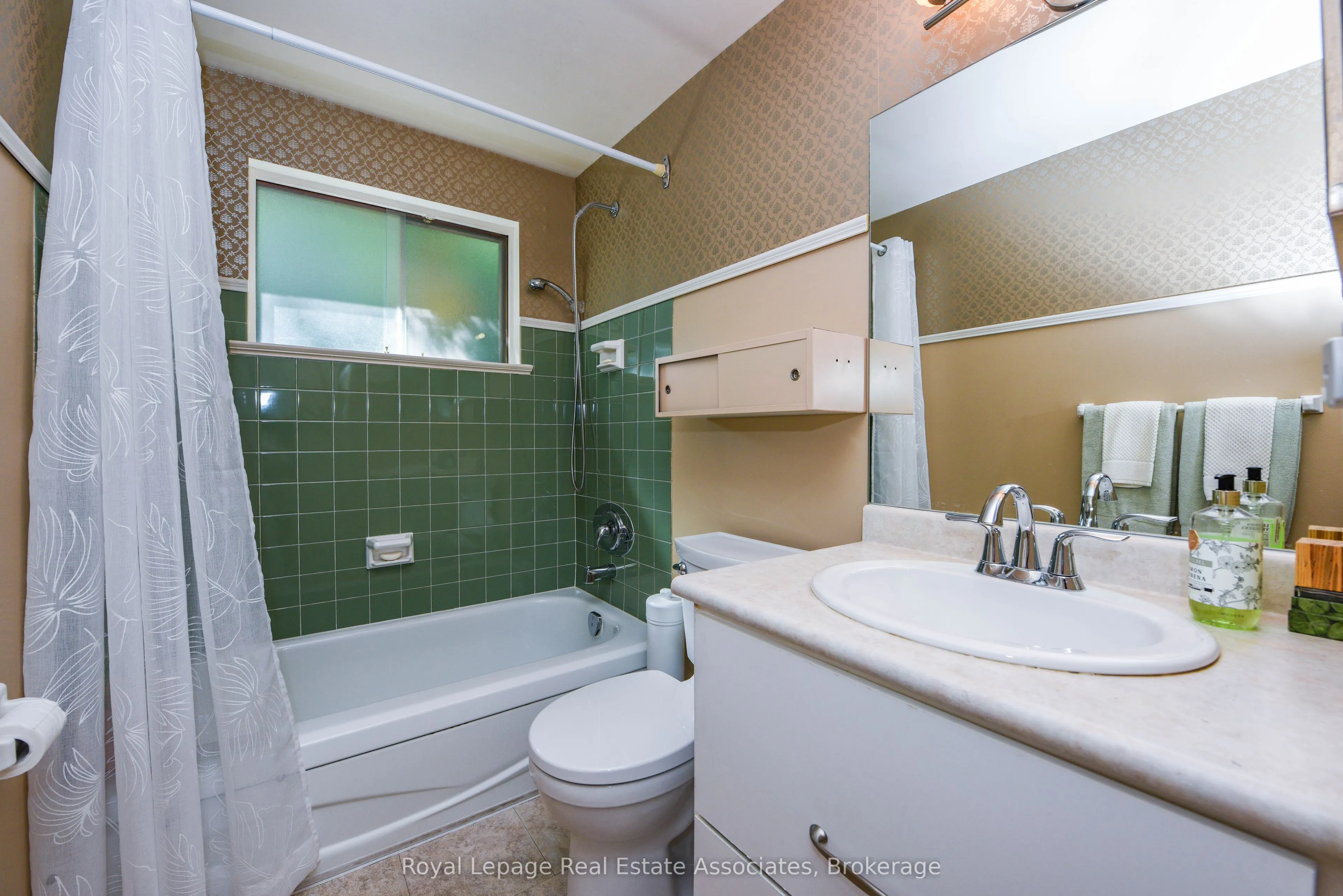 33 Deloraine Drive