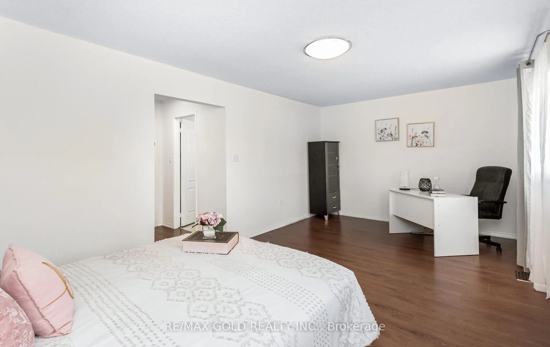6150 Windfleet Crescent