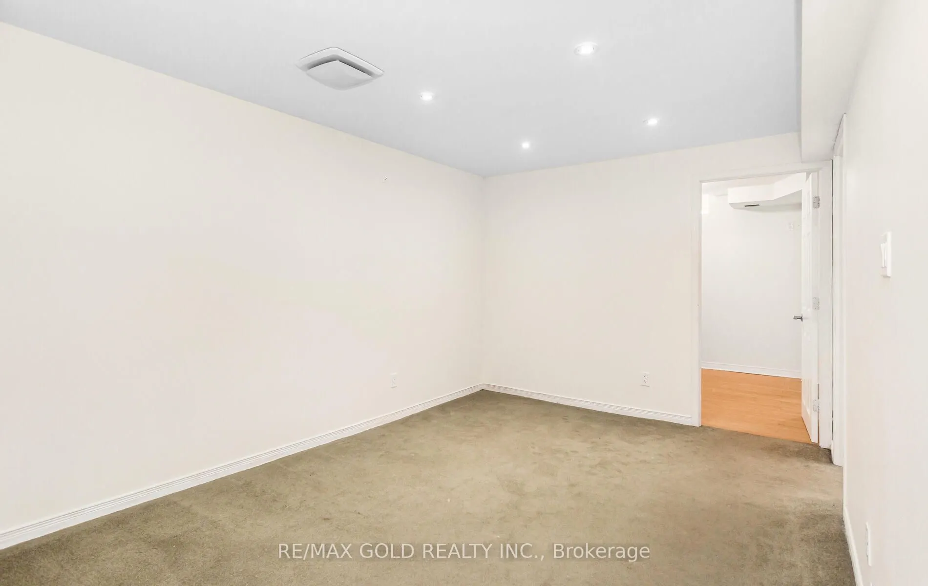 6150 Windfleet Crescent