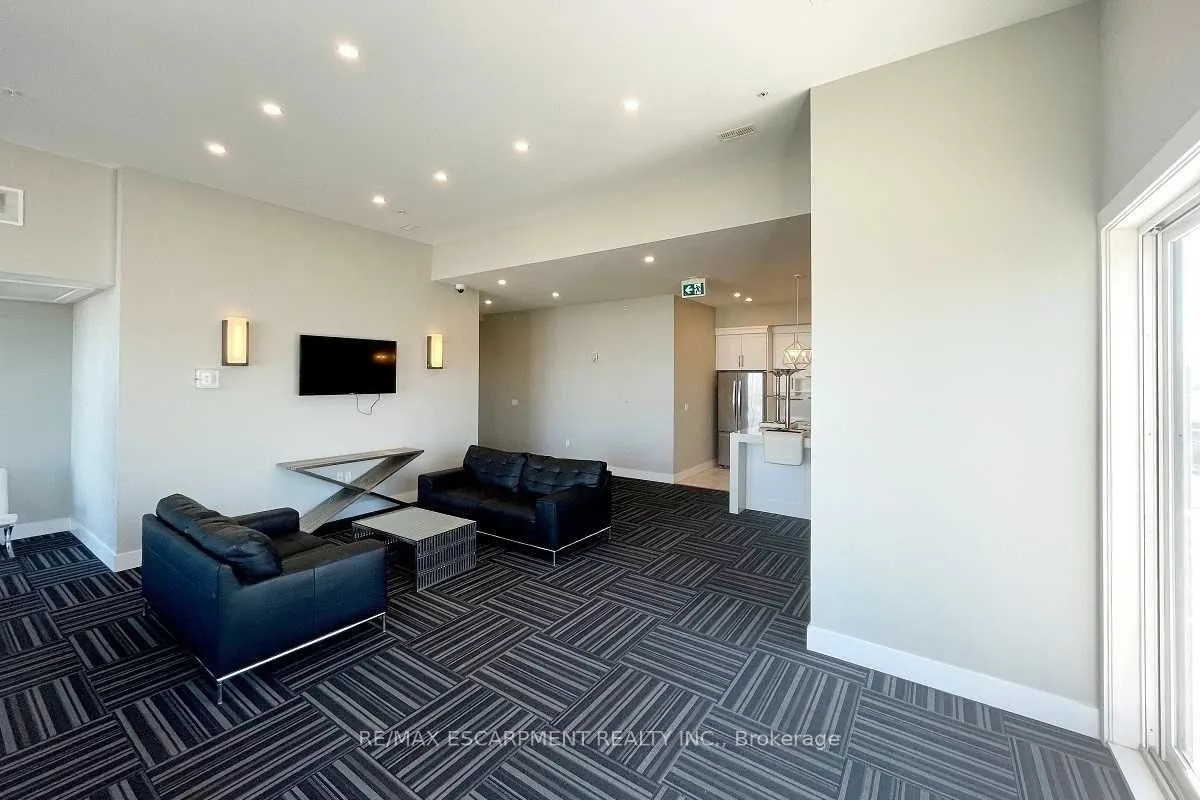 640 Sauve Street, #505