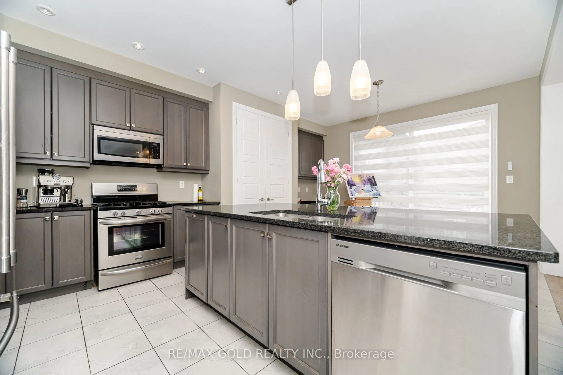 3156 Ernest Appelbe Boulevard