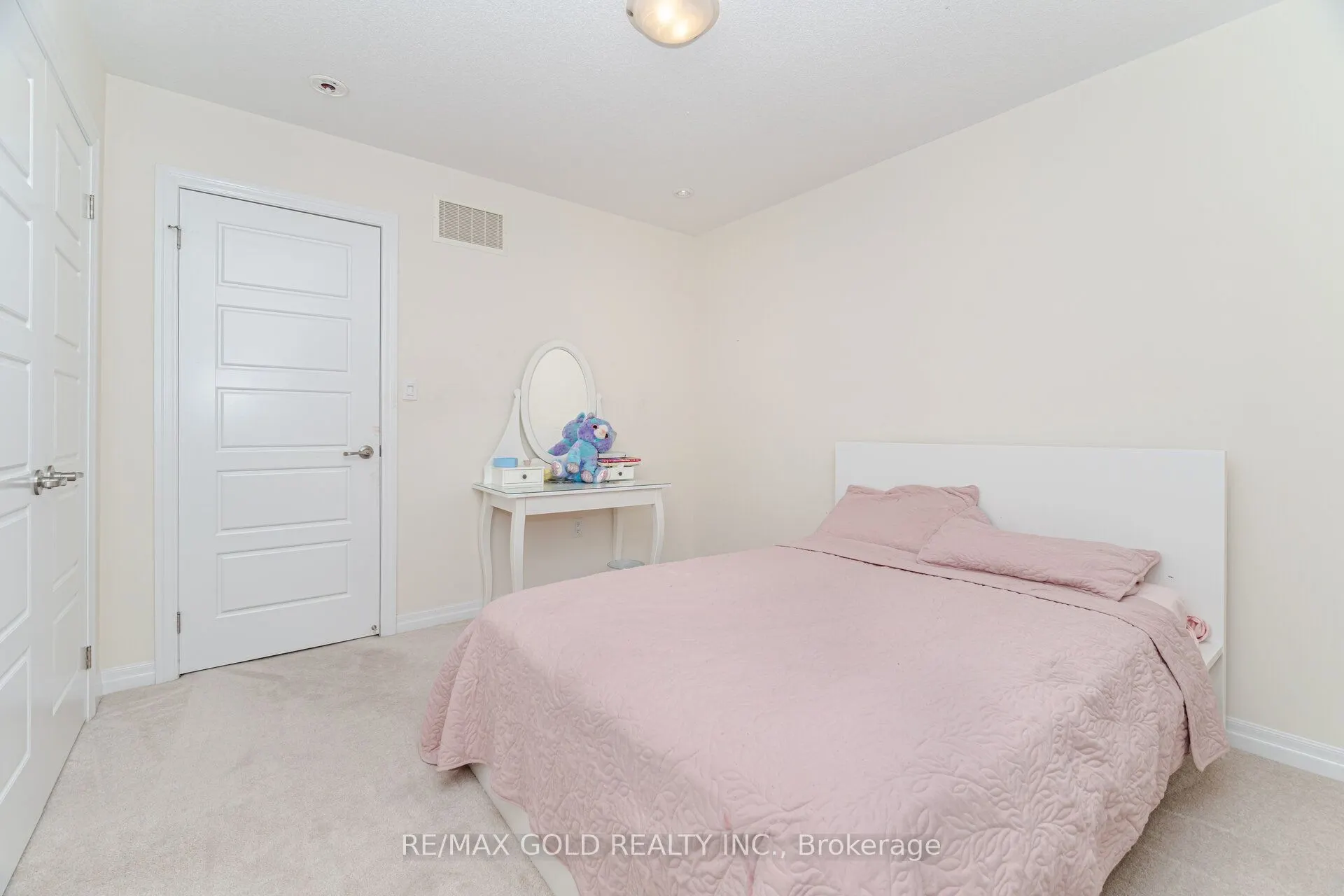 3156 Ernest Appelbe Boulevard