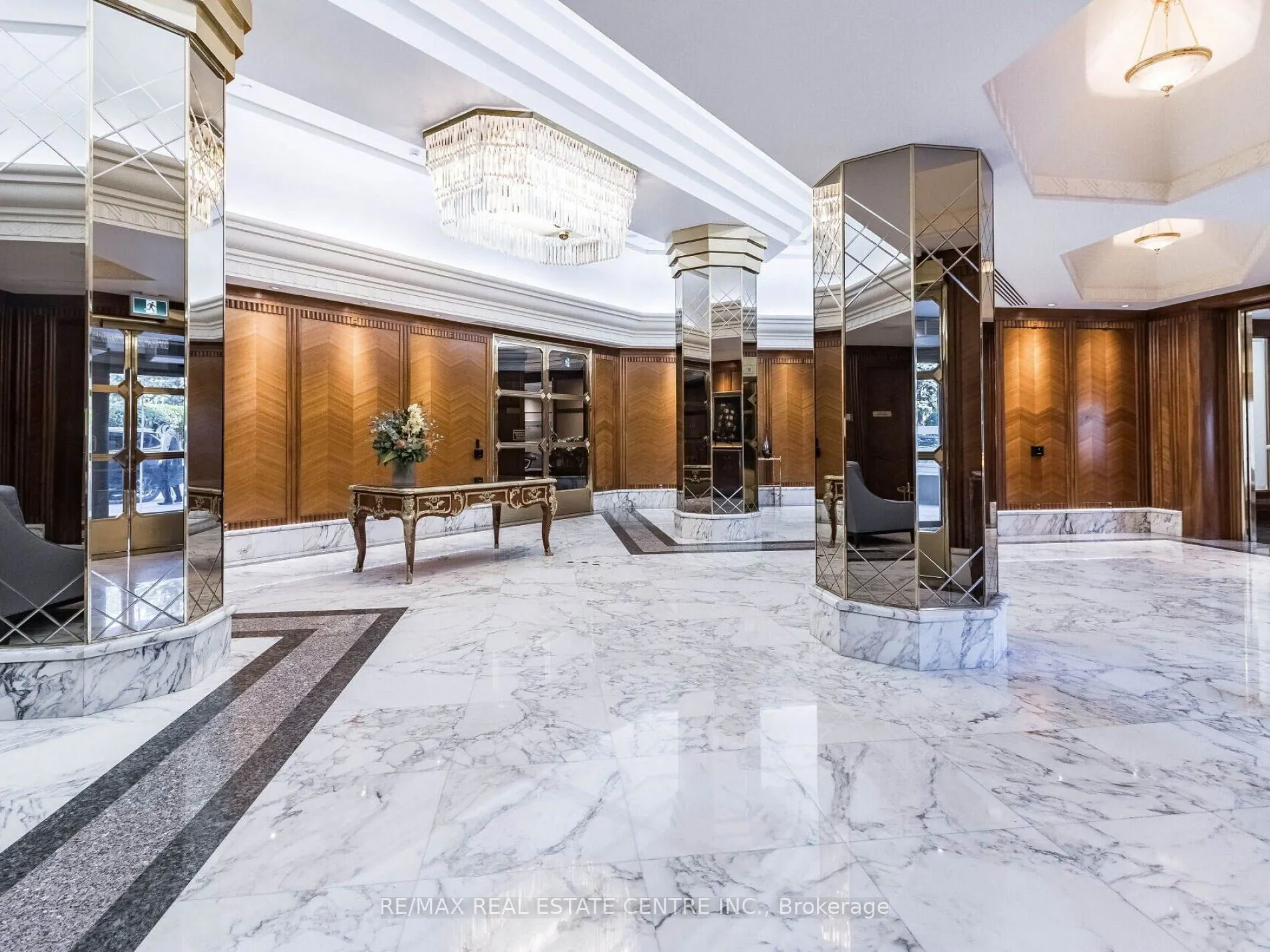 1 Palace Pier Court, #2407