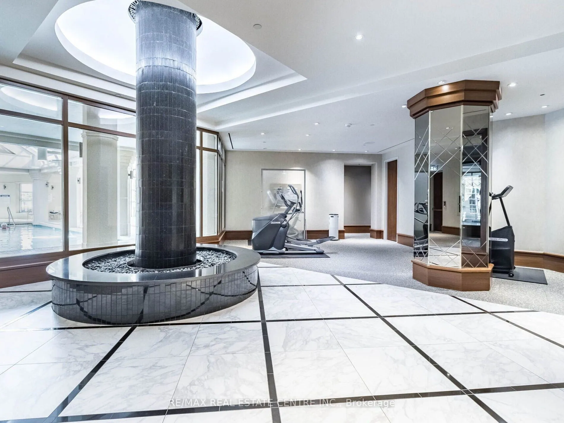 1 Palace Pier Court, #2407