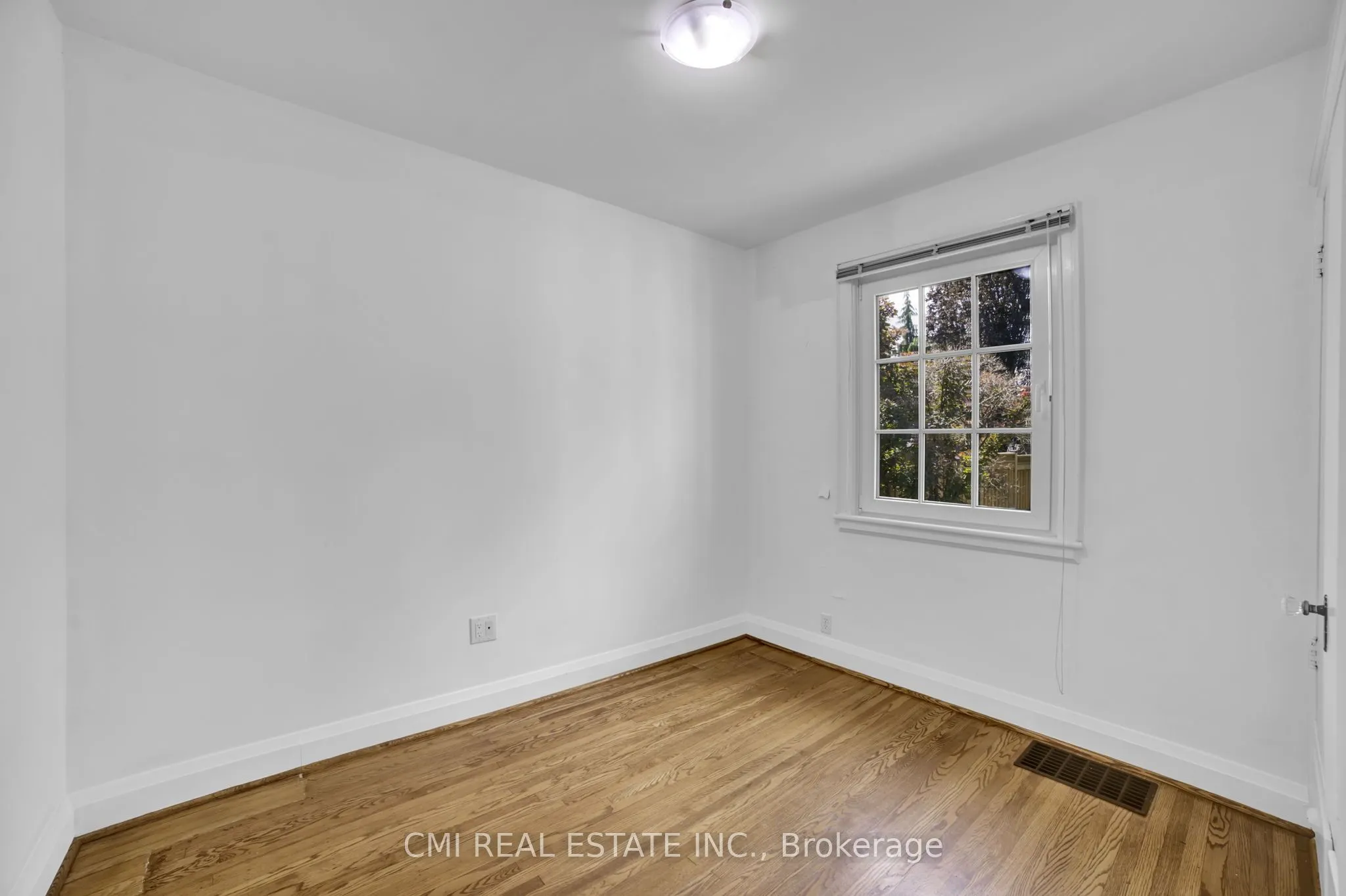978 North Shore Boulevard W