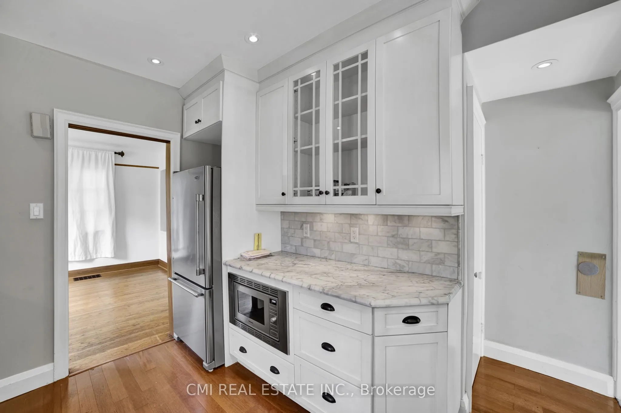 978 North Shore Boulevard W