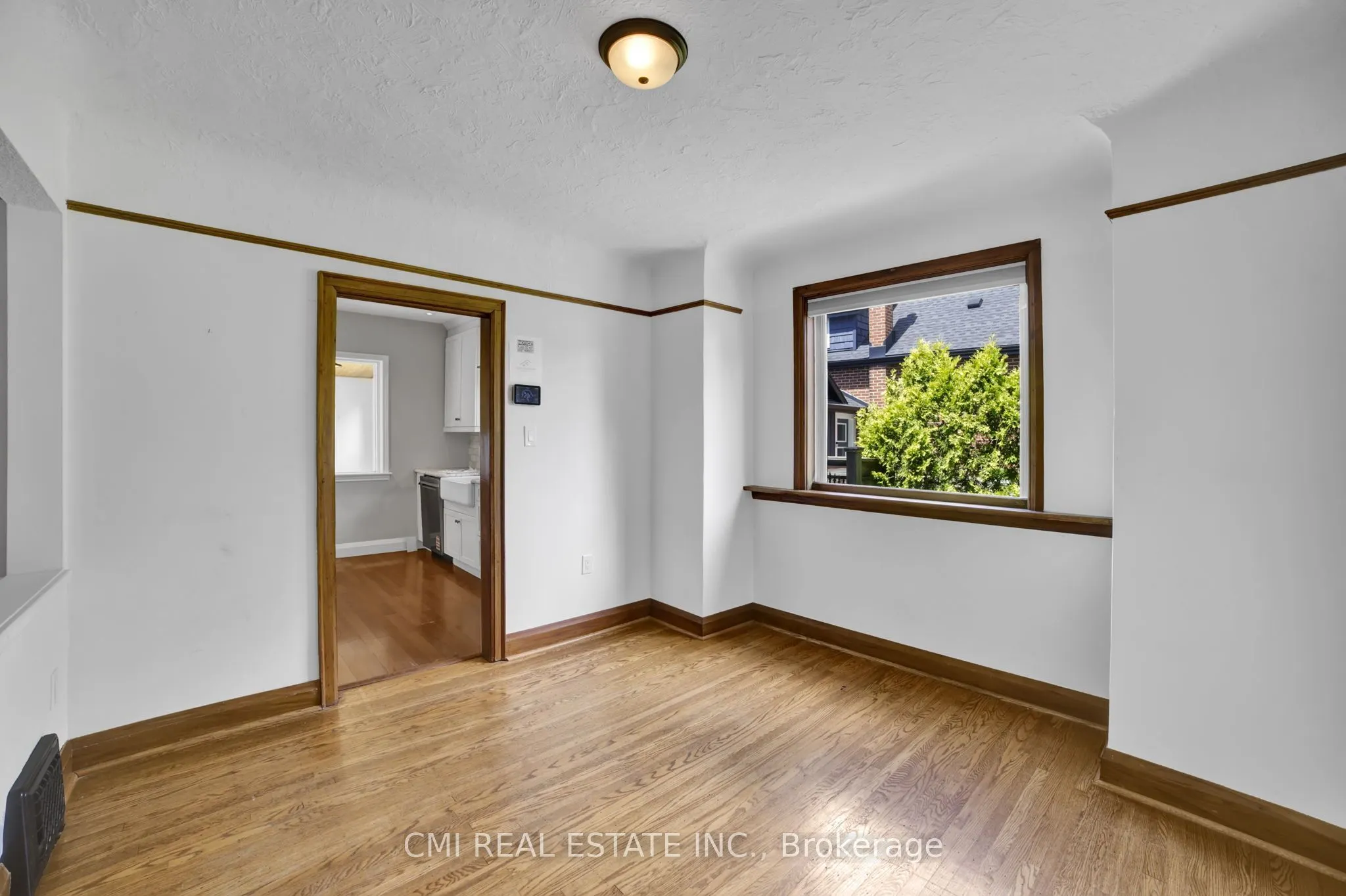 978 North Shore Boulevard W