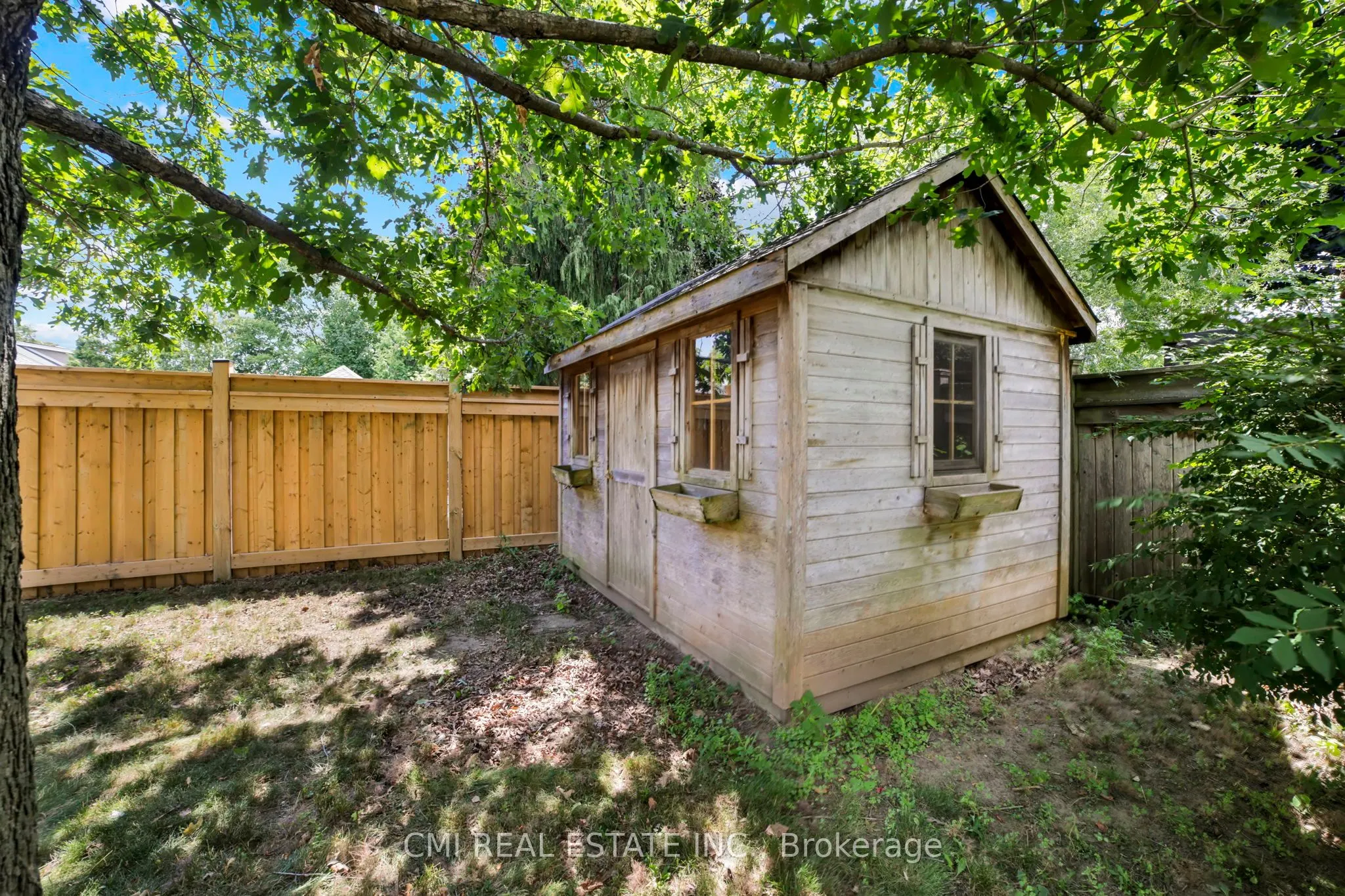978 North Shore Boulevard W