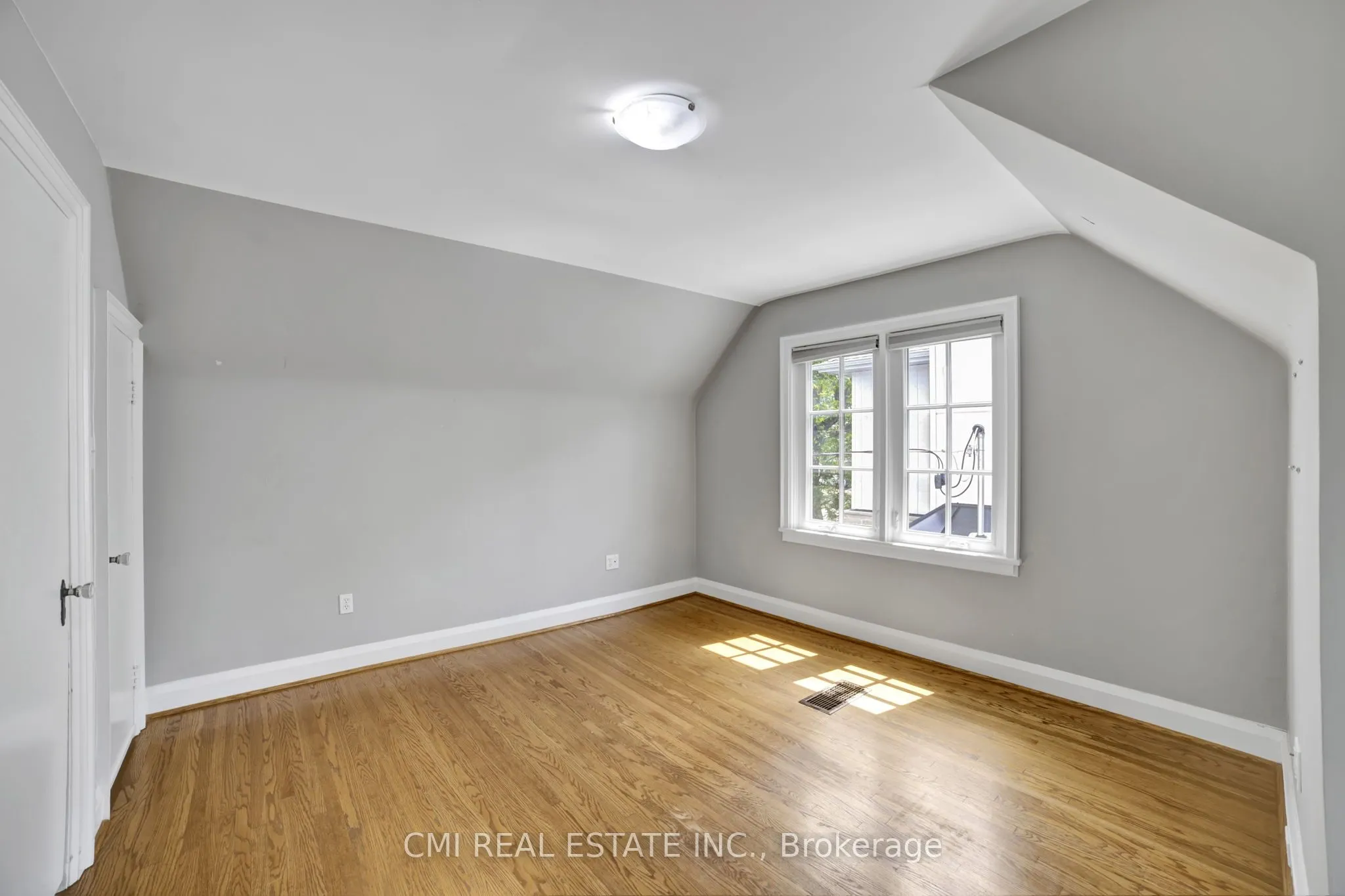 978 North Shore Boulevard W