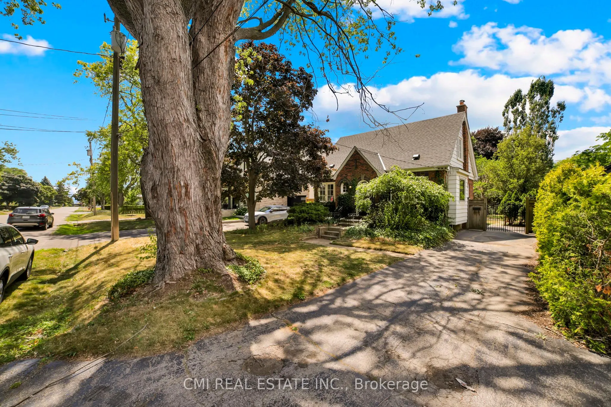978 North Shore Boulevard W