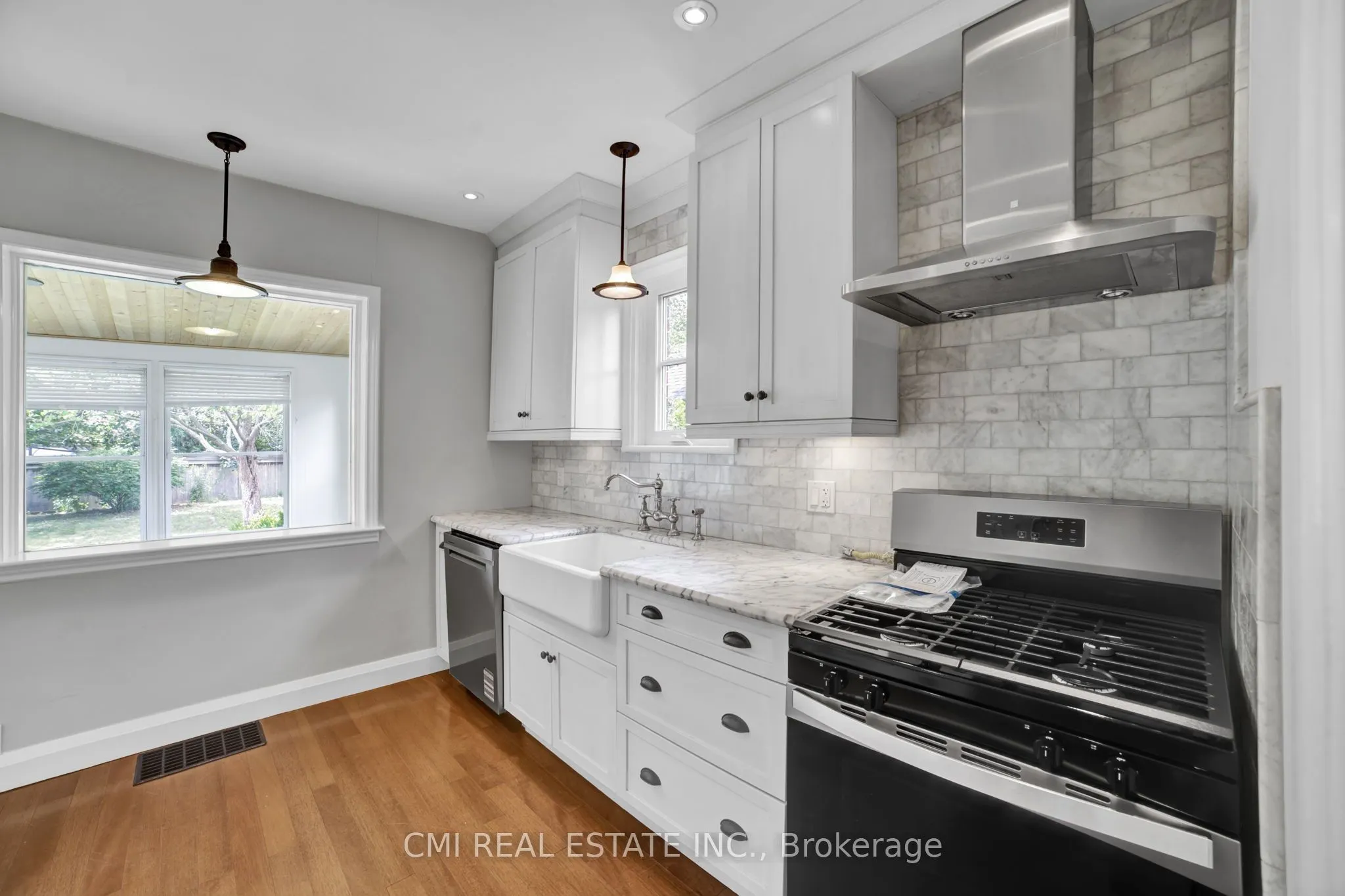 978 North Shore Boulevard W