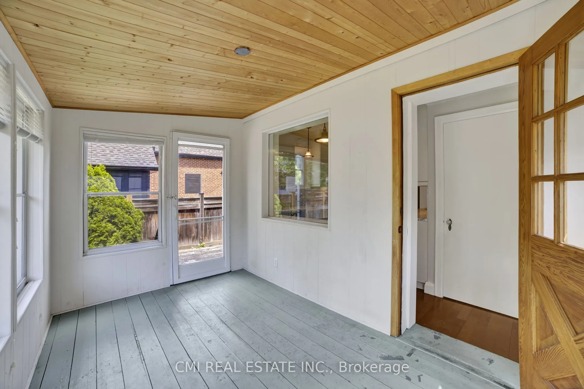 978 North Shore Boulevard W