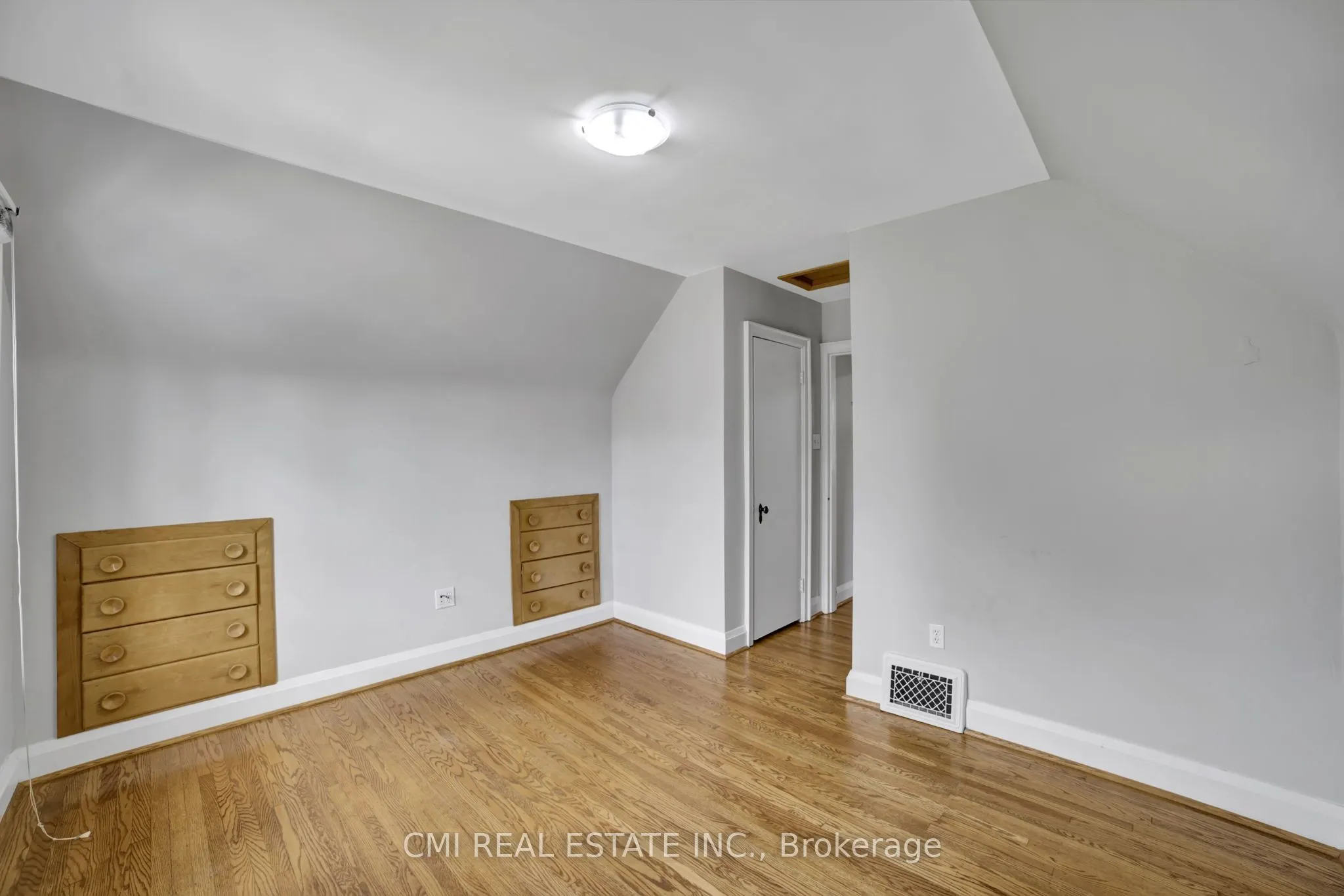 978 North Shore Boulevard W