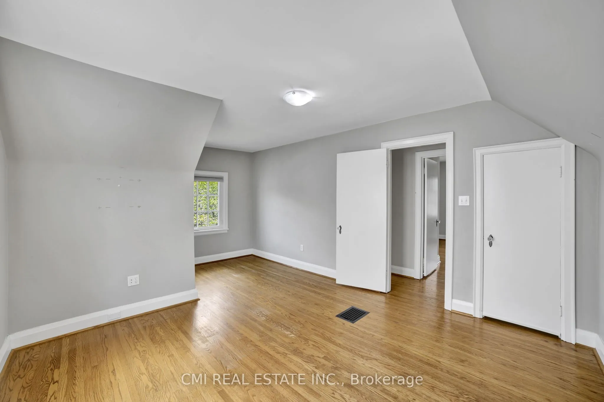 978 North Shore Boulevard W