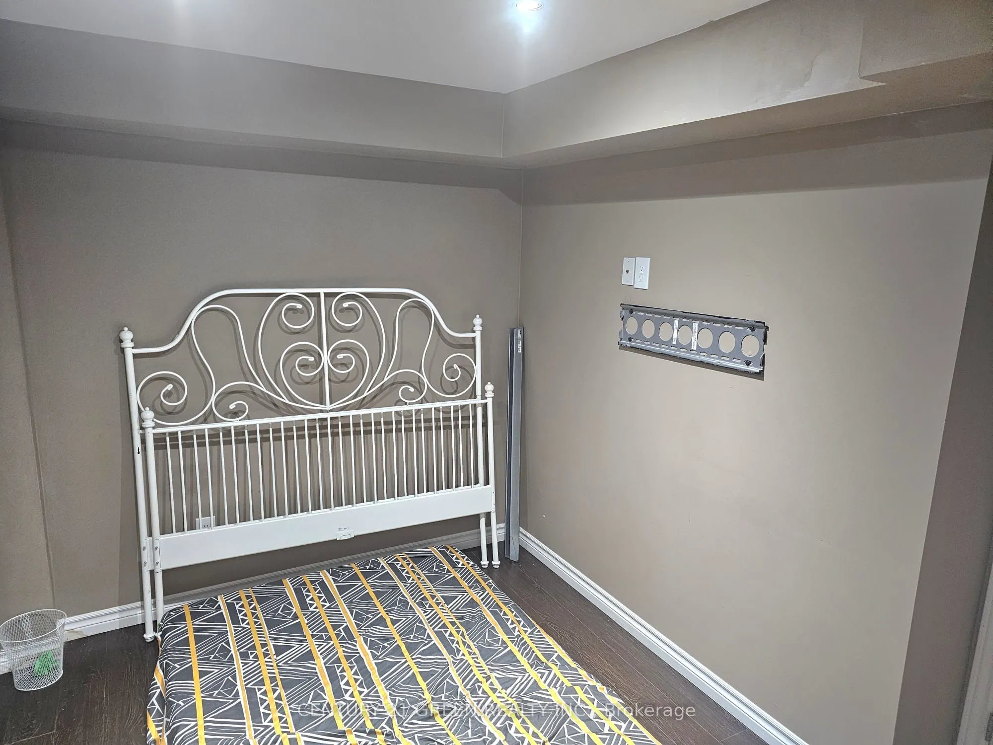 156 Holmes Crescent, #Bsmt