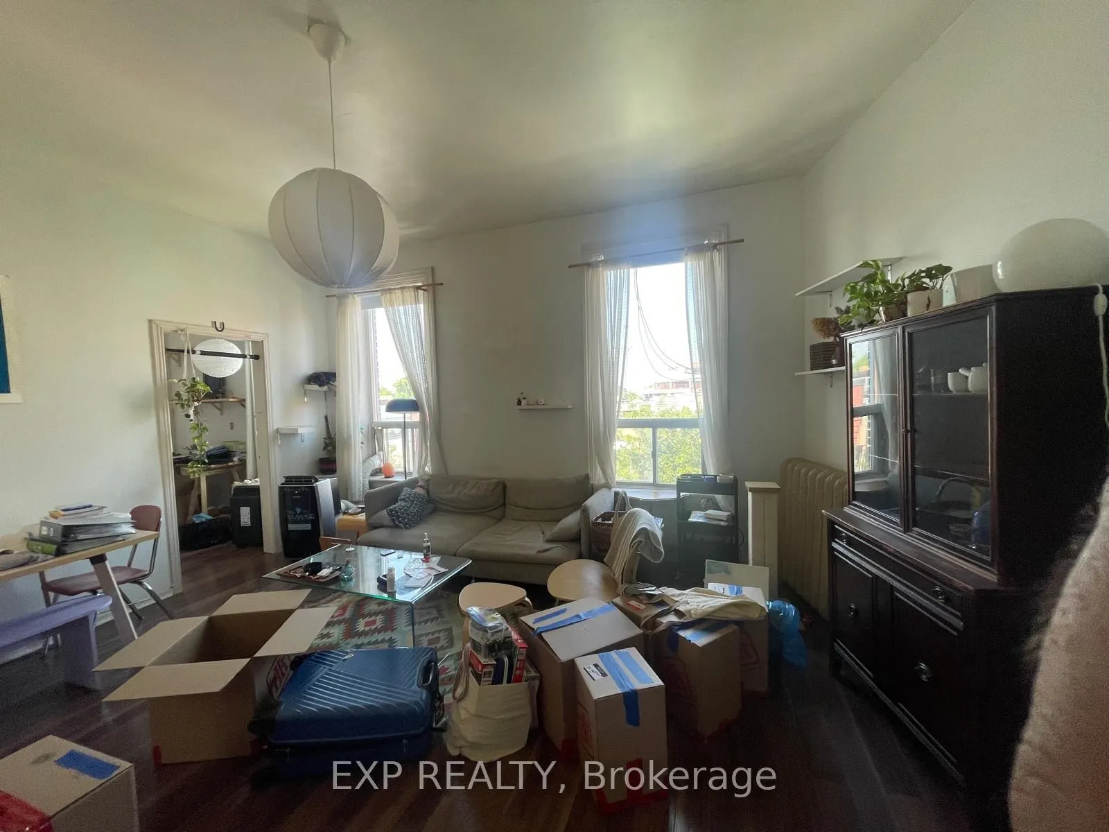 2879 Dundas Road W